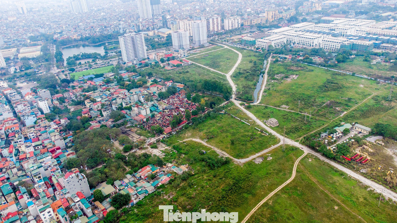 Tuyến đường được khởi công từ năm 2019, do BQL dự án đầu tư xây dựng quận Hoàng Mai làm chủ đầu tư.