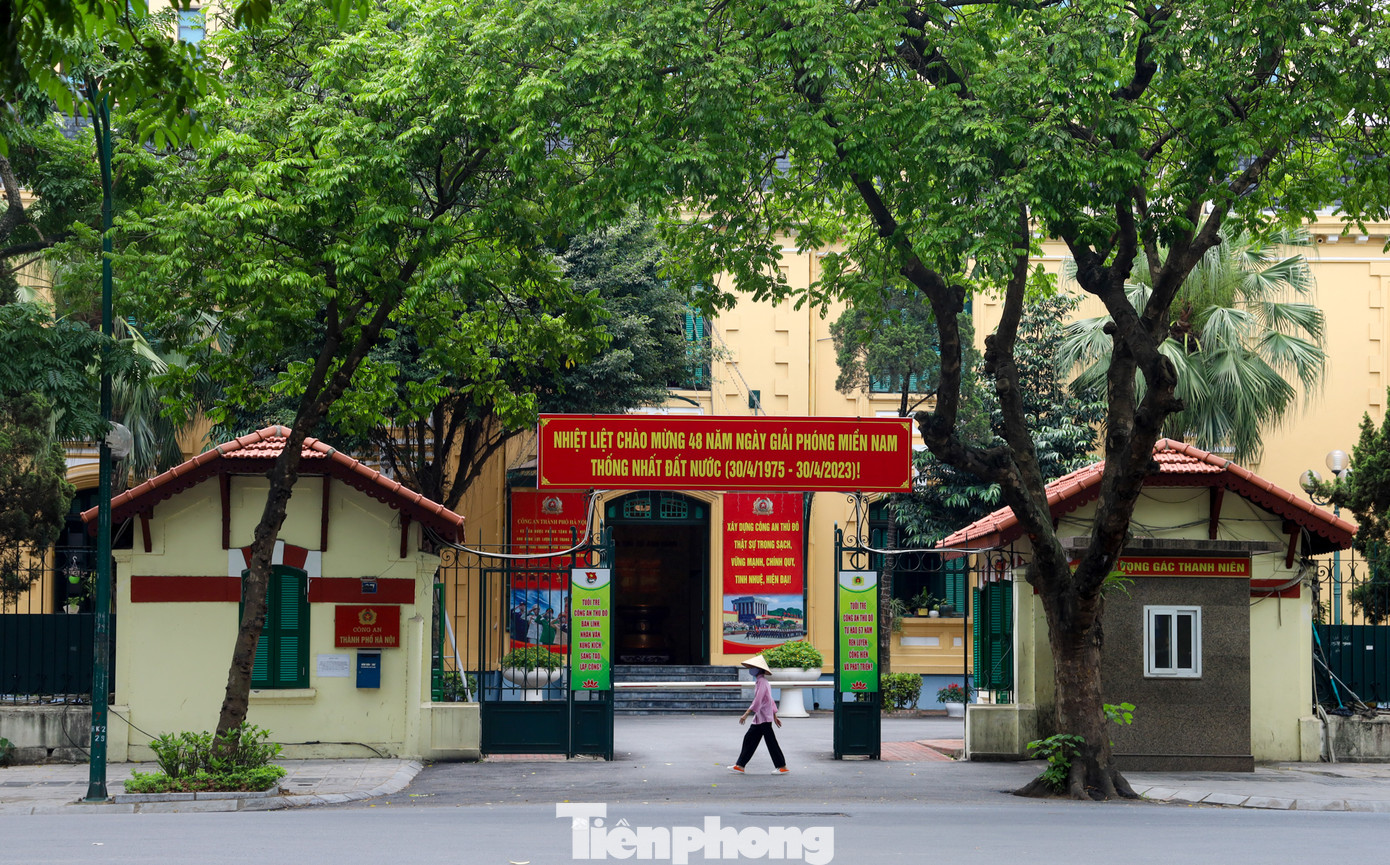 UBND TP.Hà Nội mới đây đã yêu cầu khảo sát, kiểm định, đánh giá chất lượng đối với 8 công trình kiến trúc được xây dựng trước năm 1954 trên địa bàn thành phố phải thực hiện theo Quy trình đánh giá an toàn kết cấu nhà ở và công trình công cộng của Viện Khoa học công nghệ xây dựng (Bộ Xây dựng) ban hành tại Quyết định số 681/QĐ-BXD. Công trình đầu tiên là: Trụ sở Công an TP.Hà Nội tại địa chỉ số 87 - 89 phố Trần Hưng Đạo.