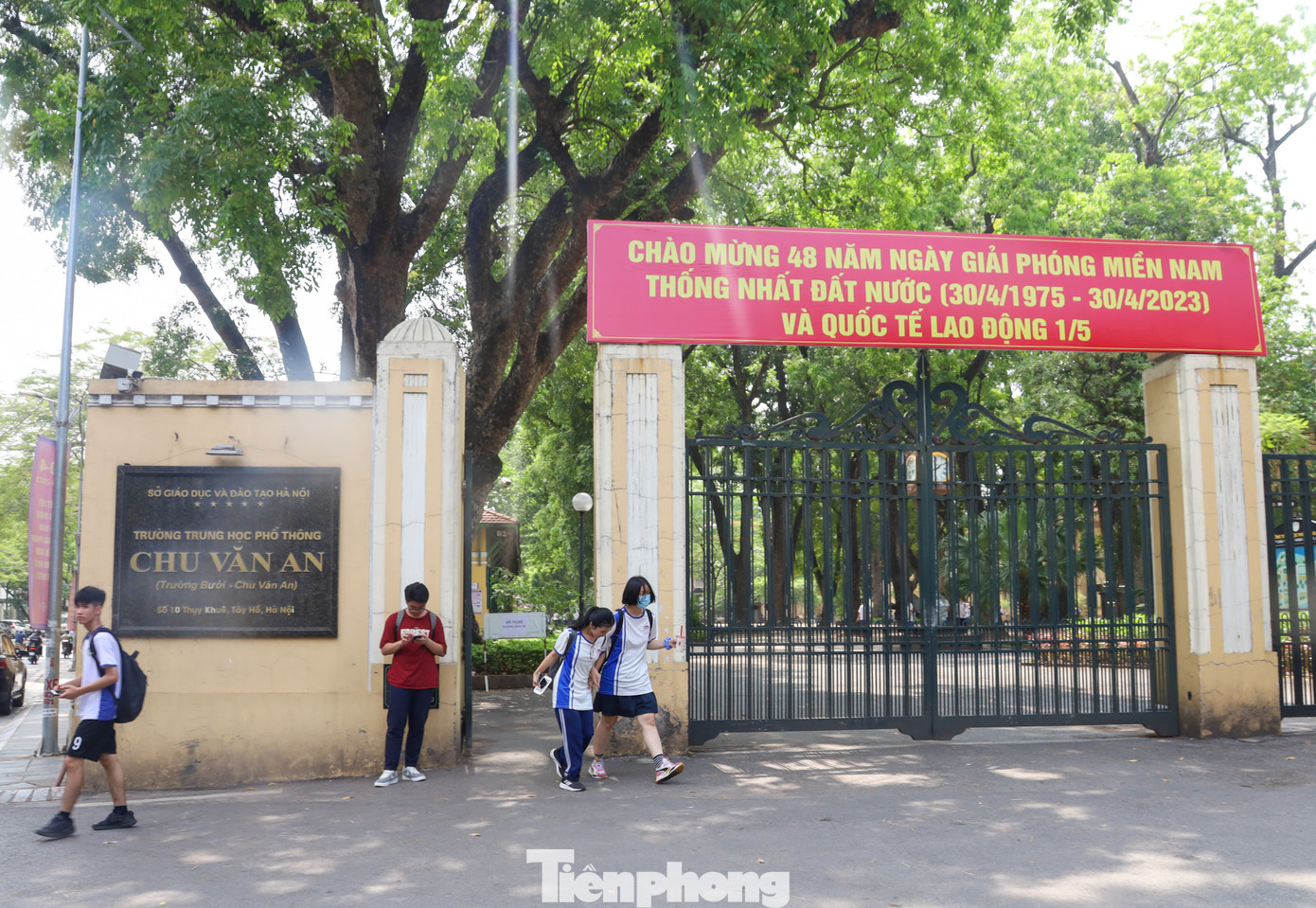Trường THPT Chu Văn An ở số 10 Thụy Khuê, tiền thân là Collège du Protectorat (Trường trung học Bảo hộ) do chính quyền Pháp xây dựng từ năm 1908.