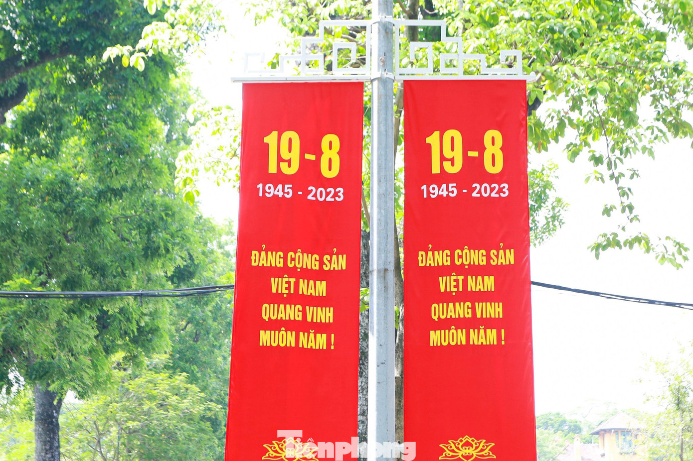 Nhiều tuyến phố của Thủ đô được trang hoàng băng rôn rực rỡ sắc màu kỷ niệm 78 năm Cách mạng tháng Tám (19/8/1945 - 19/8/2023) và chào mừng Quốc khánh (2/9).