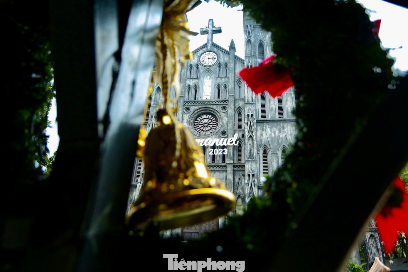 Dịp lễ Giáng sinh tại Hà Nội du khách không thể bỏ qua Nhà thờ Lớn (quận Hoàn Kiếm, Hà Nội), đây là một trong những nhà thờ cổ kính nhất Thủ đô.
