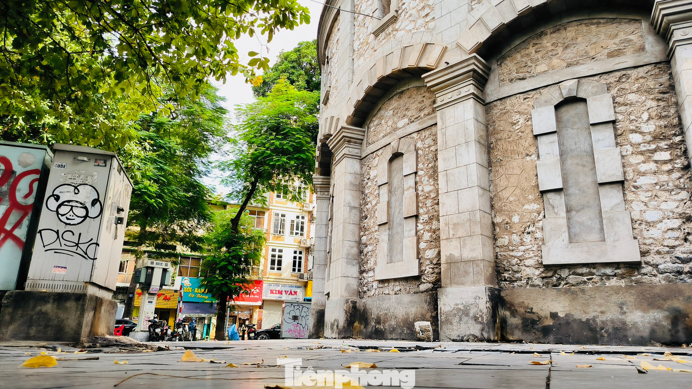 Công trình được xây dựng vào năm 1894, là một trong những công trình kiến trúc cổ đặc sắc của Hà Nội.