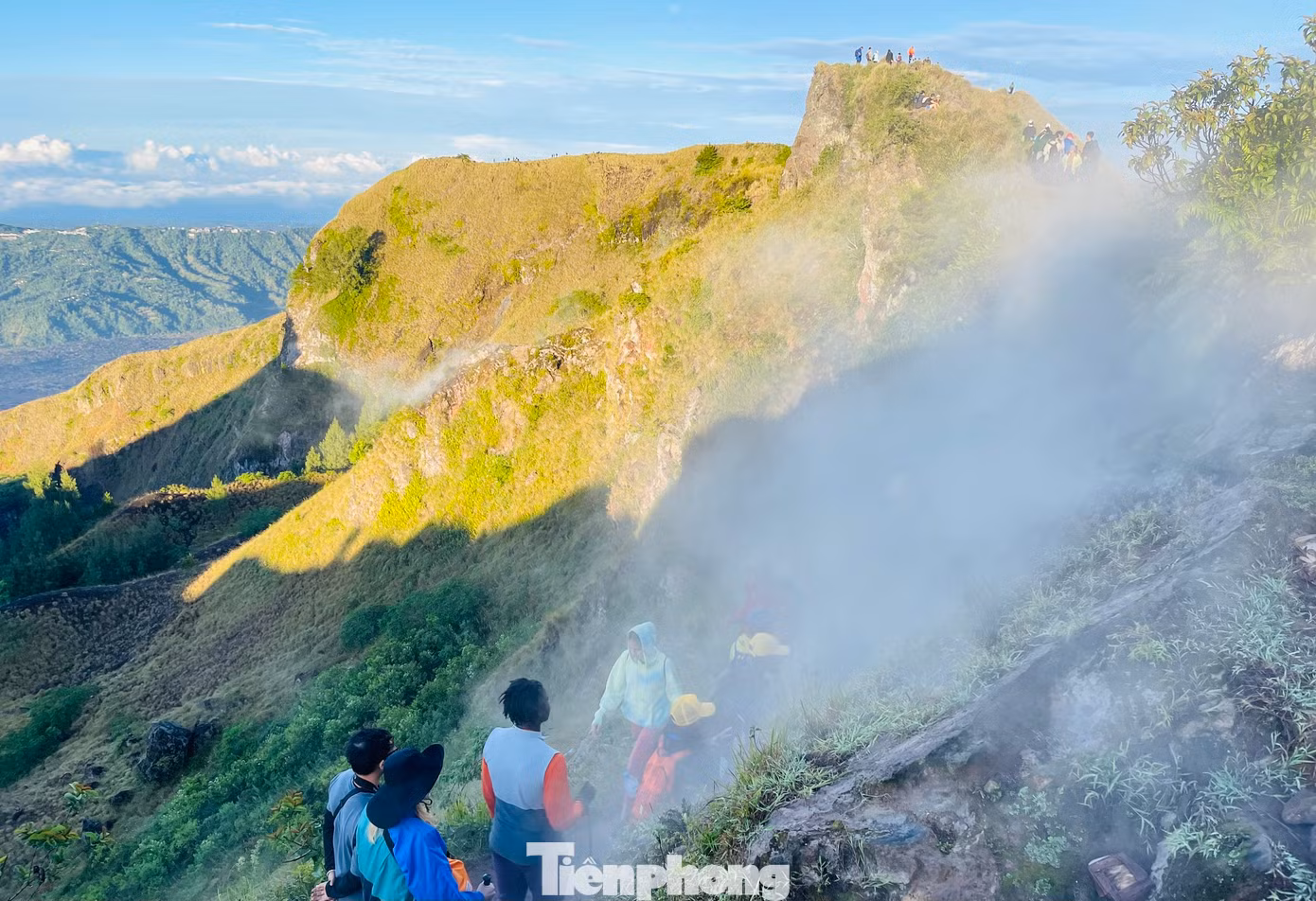 Chiêm ngưỡng vẻ đẹp hùng vĩ của núi lửa Batur.
