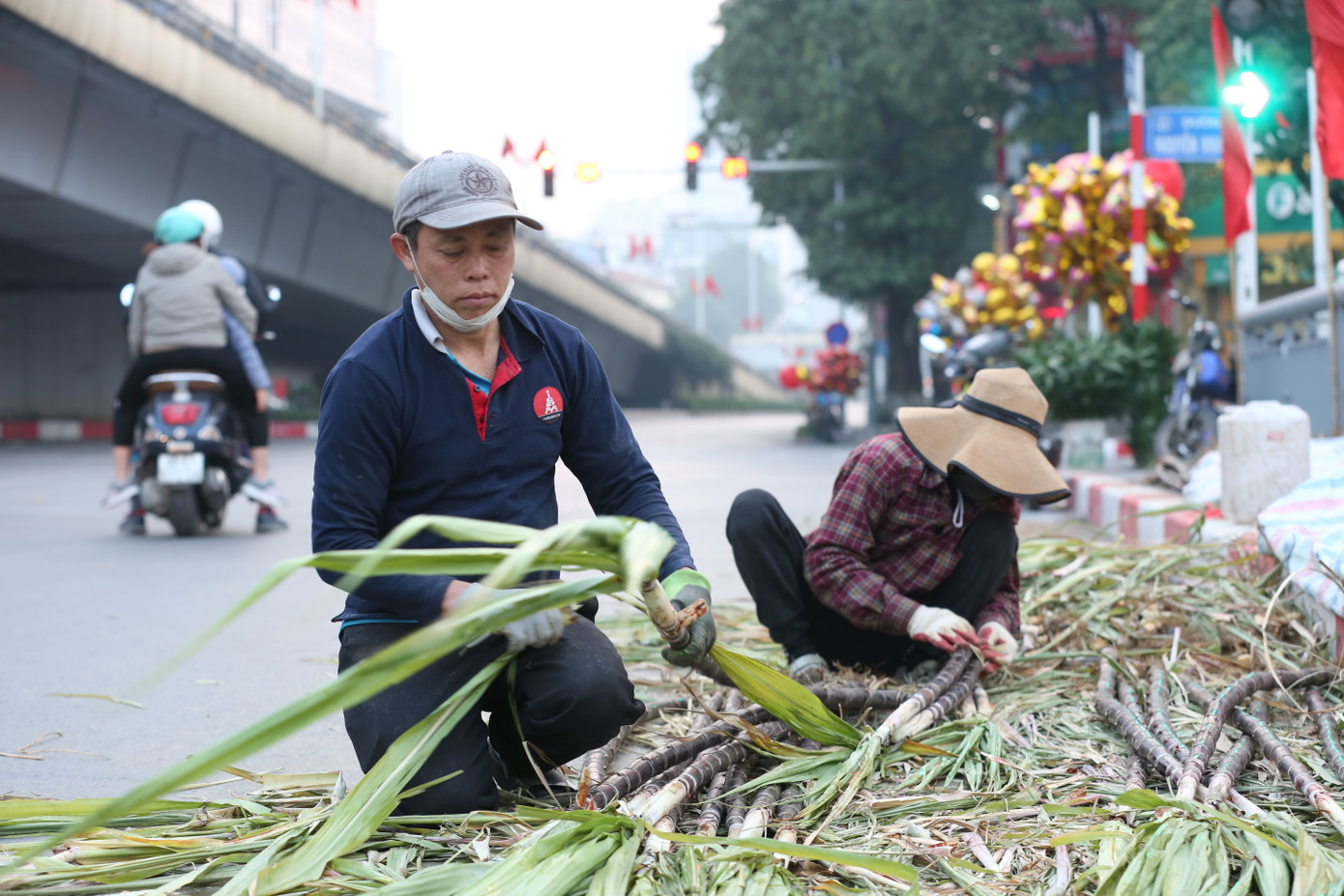 Khảo sát nhanh của PV báo Tiền Phong, giá thành năm nay không có nhiều biến động. Những cặp mía đôi được bày bán giá từ 80.000 đến 120.000.