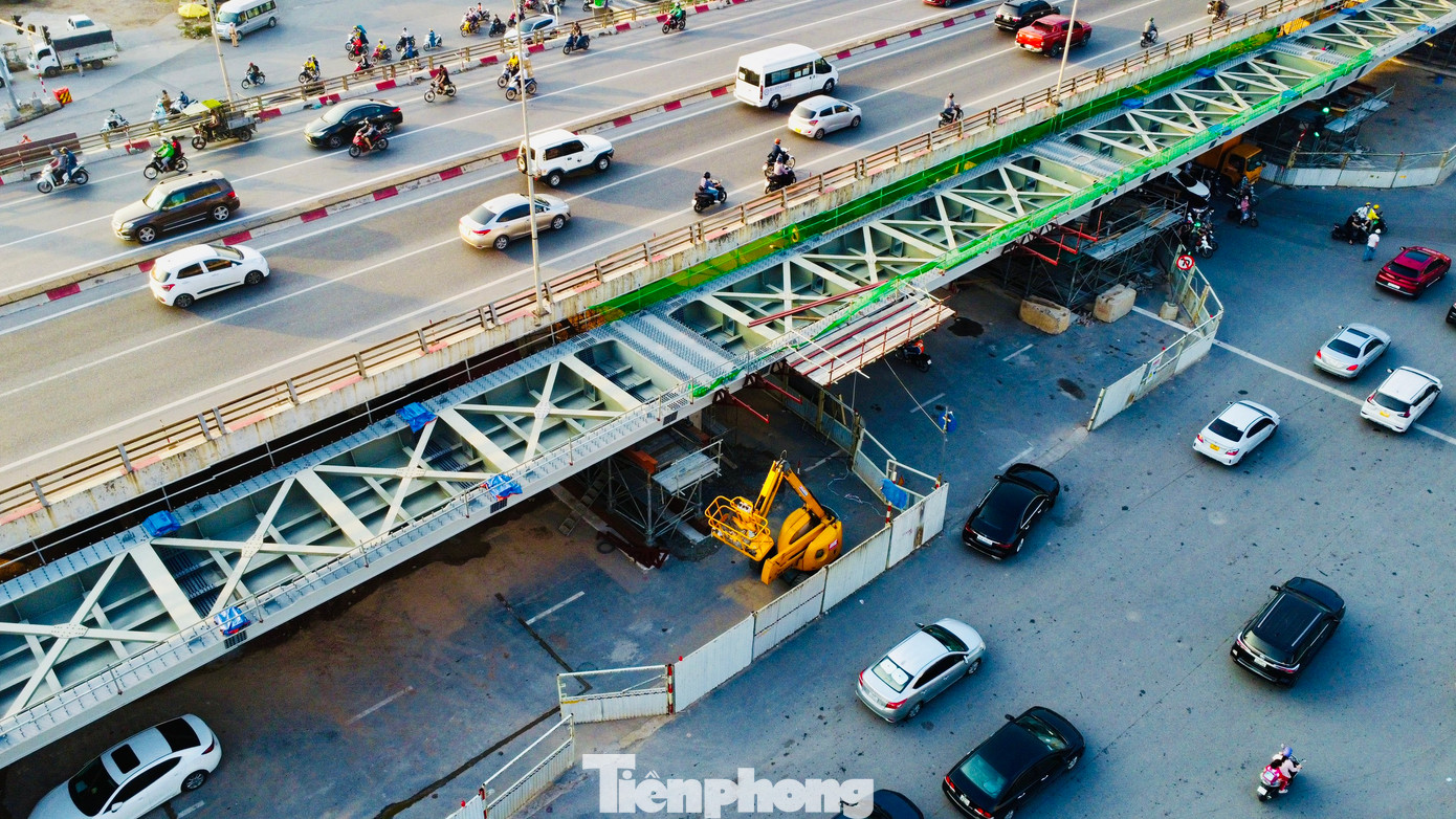 Cầu có chiều dài khoảng 700m. Tổng mức đầu tư công trình là hơn 342 tỷ đồng, sử dụng vốn dư của dự án đầu tư xây dựng cầu cạn đoạn Mai Dịch - Nam Thăng Long thuộc đường Vành đai 3 trên cao.