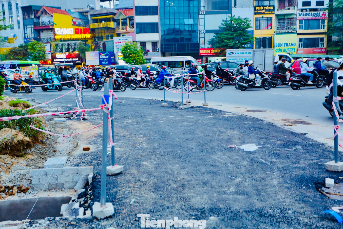 Đại diện ban Duy tu các công trình hạ tầng giao thông cho biết, quy mô đầu tư bao gồm điều chỉnh dải phân cách, đảo giao thông trong phạm vi nút kết hợp thảm nhựa bê tông cục bộ mặt đường trong nút; sơn, kẻ, đặt biển báo tổ chức giao thông.