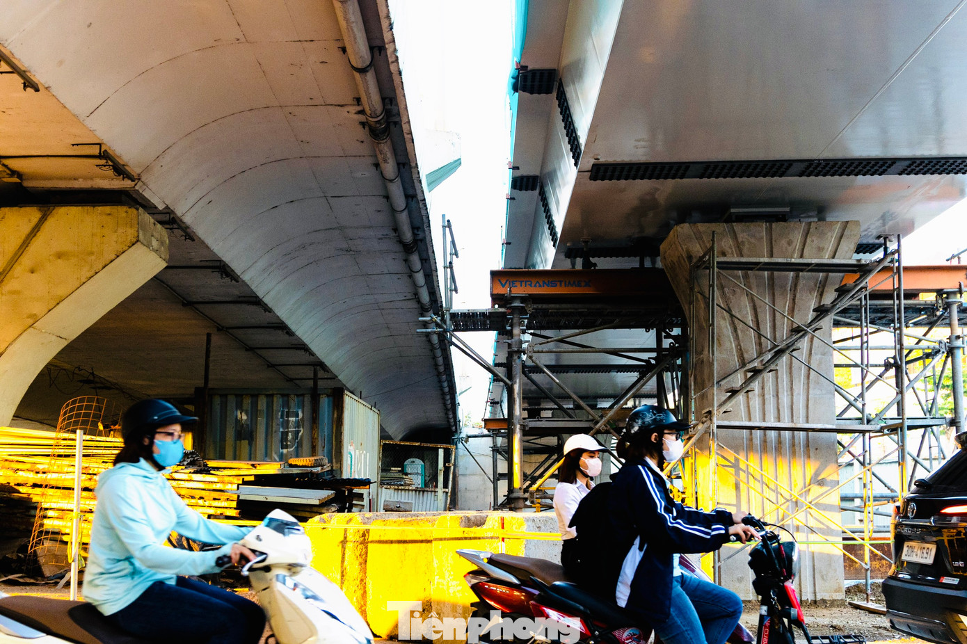 Dự kiến, đến ngày 20/11, việc lắp dựng cầu bên trái sẽ hoàn thiện. Công tác lắp dựng cầu phải sẽ được hoàn thành vào đầu tháng 12/2023.