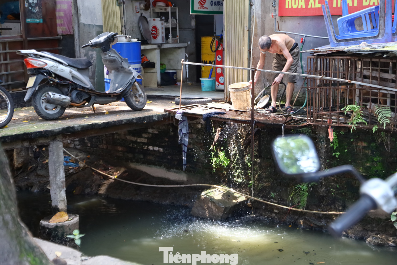 Cuộc sống của người dân sống chung với con sông ô nhiễm này bị đe doạ sức khoẻ nghiêm trọng, tiềm ẩn nhiều nguy cơ dịch bệnh.