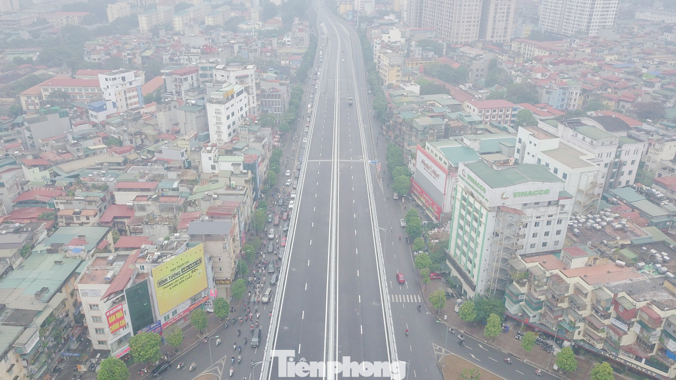 Ngay sau lễ thông xe, các phương tiện chính thức lưu thông trên tuyến đường này.