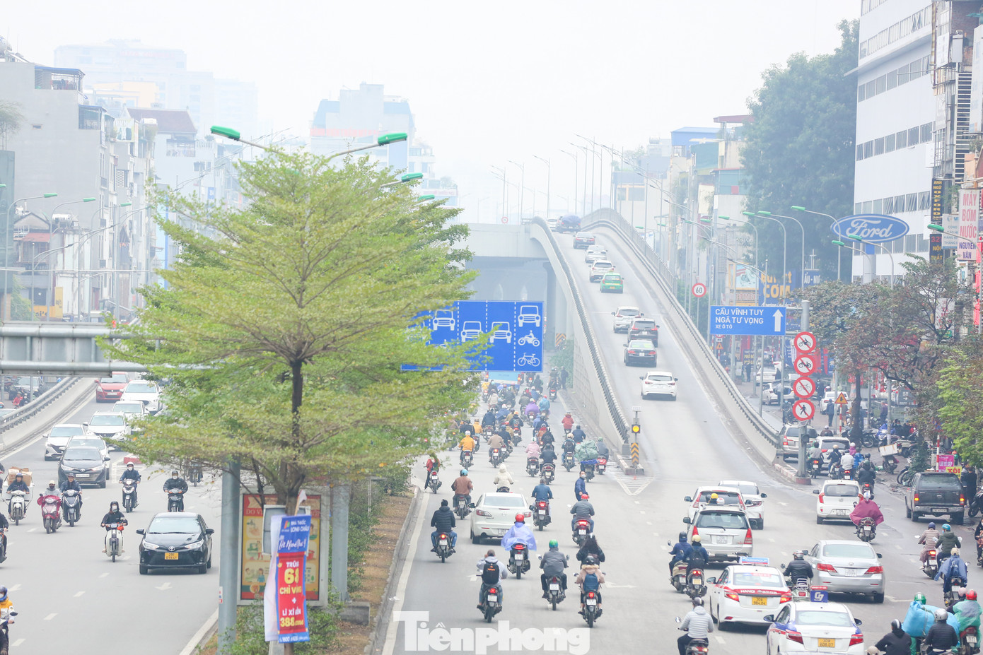 Ghi nhận trong sáng 11/1, sau lễ thông xe, điểm xuống tại Ngã Tư Sở thông thoáng, không bị ùn ứ.