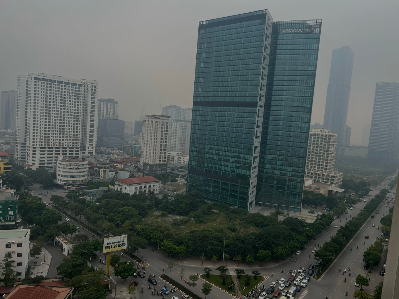 Ô nhiễm không khí tại Hà Nội cũng như các tỉnh miền Bắc được xác định bởi các nguồn từ giao thông, xây dựng, công nghiệp và hoạt động dân sinh như đốt rác, đốt rơm rạ. Ô nhiễm không khí tại Hà Nội cũng như các tỉnh miền Bắc được xác định bởi các nguồn từ giao thông, xây dựng, công nghiệp và hoạt động dân sinh như đốt rác, đốt rơm rạ.