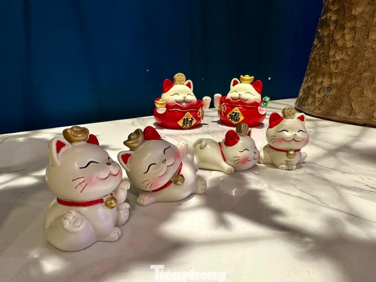 Năm mới Quý Mão 2023, những mặt hàng như những chú mèo &quot;Tài - Lộc&quot; xinh xắn ngộ nghĩnh đáng yêu cũng là mặt hàng hot được nhiều bạn trẻ tìm mua.