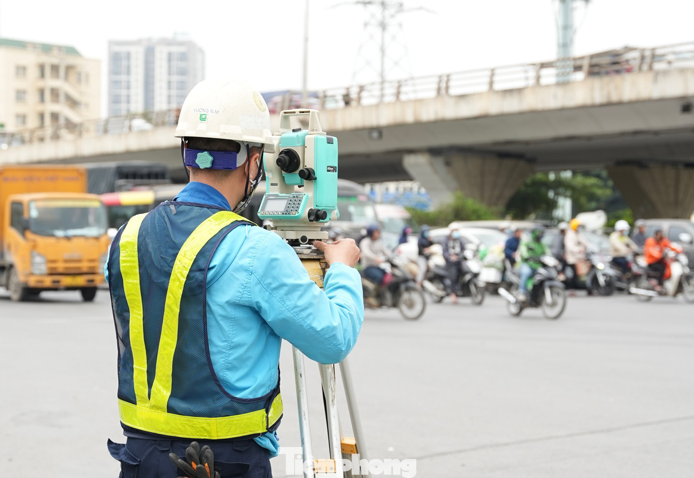 Cùng với đó, Sở Giao thông Vận tải Hà Nội đã phê duyệt phương án tổ chức lại giao thông tại nút giao khu vực Mai Dịch - Xuân Thủy.