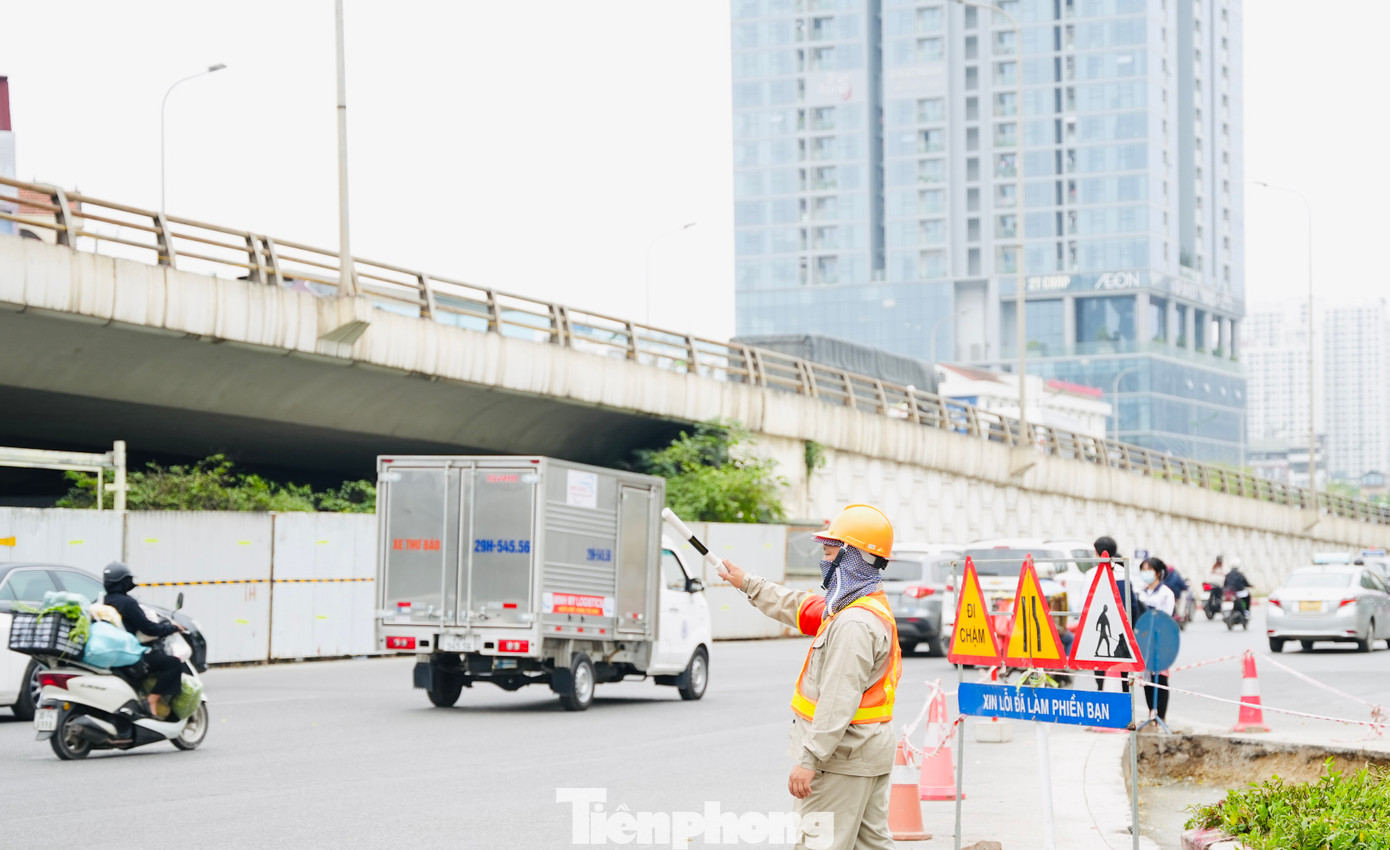 Dự án xây dựng 2 cầu vượt thép song song với cầu vượt Mai Dịch do Ban Quản lý dự án Thăng Long làm chủ đầu tư trị giá 340 tỷ đồng, dự kiến hoàn thành trước 31/3/2024.