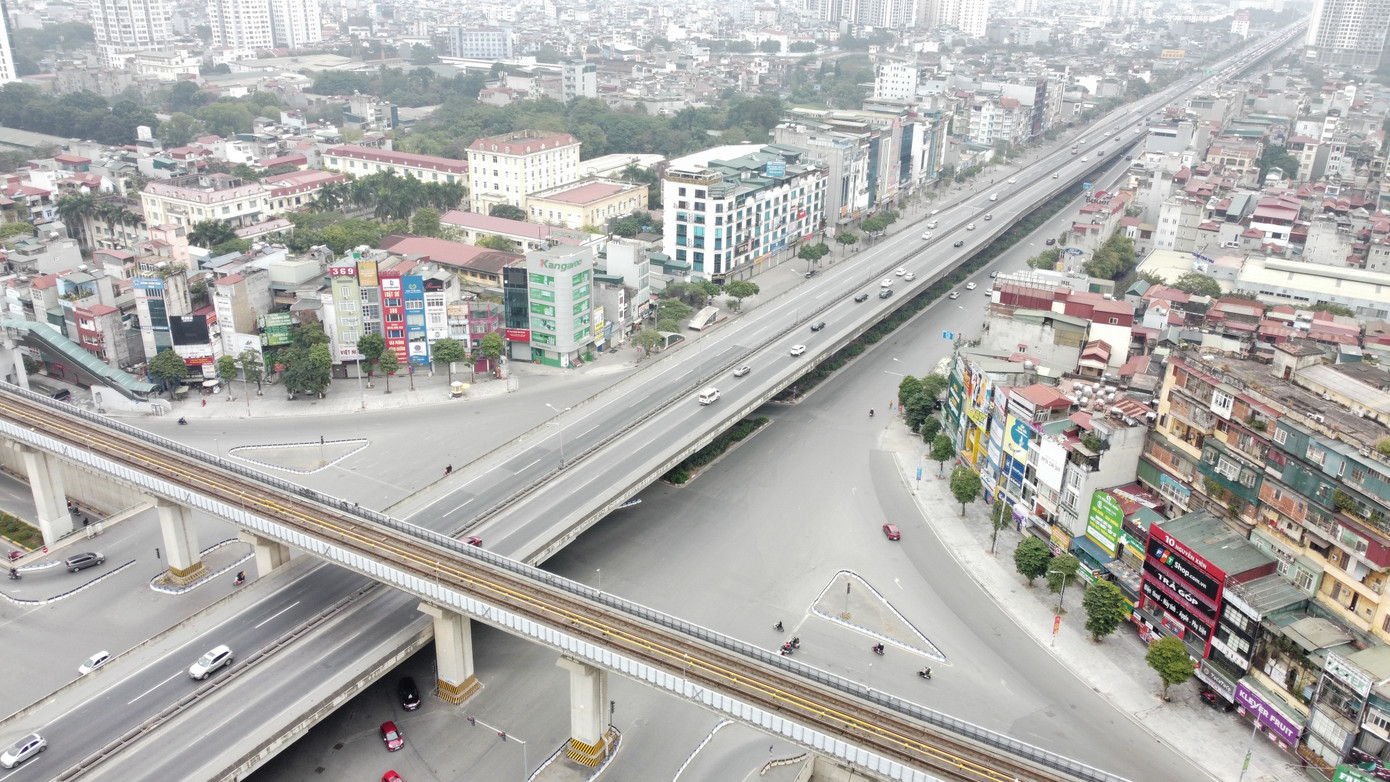 Vành đai 3 hướng đi Nguyễn Xiển thông thoáng cả 2 chiều xe. Vành đai 3 hướng đi Nguyễn Xiển thông thoáng cả 2 chiều xe.