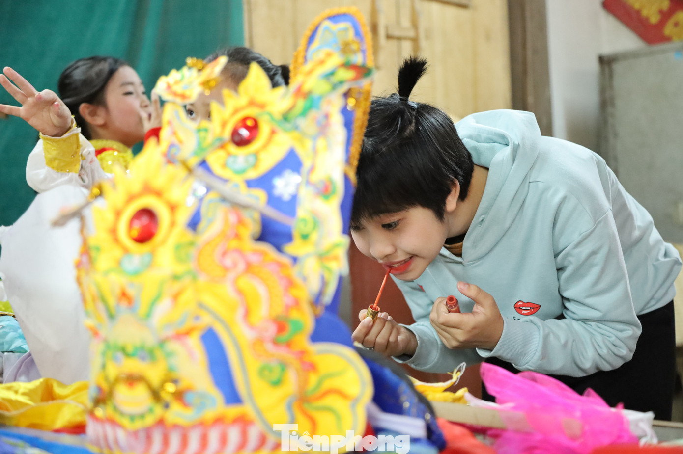 Lễ hội kén rể thôn Đường Yên (Xuân Nội, Đông Anh) có từ ngàn xưa, được tổ chức vào ngày 2 tháng Hai Âm lịch và được phục dựng lại từ năm 2001 sau 60 năm thất truyền.