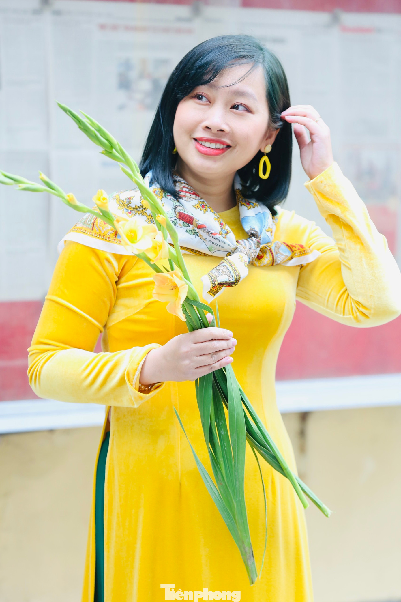 "Tôi chọn áo dài vì đây là trang phục truyền thống trong ngày Tết cổ truyền, đồng thời áo dài tôn vinh vẻ đẹp đằm thắm, thướt tha của người con gái Việt Nam", bạn Linh chia sẻ.