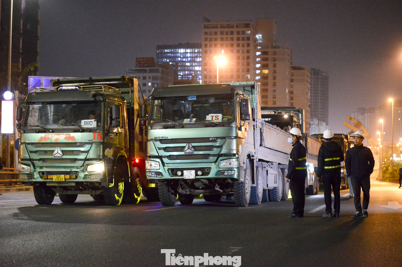 Phó Giám đốc Ban Duy tu các công trình hạ tầng giao thông (Ban Duy tu), Sở GTVT Hà Nội (đơn vị thực hiện) cho biết, sau 6 năm thông xe và đưa vào sử dụng cầu Nhật Tân là cây cầu dây văng lớn nhất Việt Nam chưa được kiểm định, tiến hành duy tu sửa chữa lớn.
