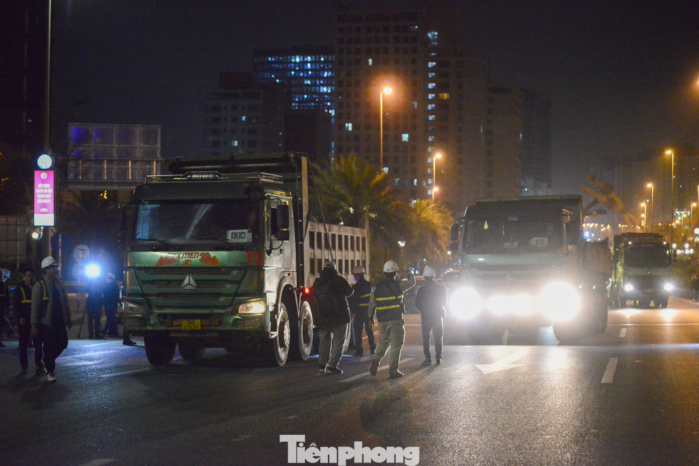 Từ ngày 21/2 đến 22/2, chiều từ đường Võ Nguyên Giáp về Võ Chí Công cũng sẽ cấm toàn bộ xe lưu thông trên cầu phục vụ công tác kiểm định, thử tải. Thời gian mỗi lần cấm là 40 đến 50 phút, khung giờ thực hiện từ 0h đến 4h sáng hôm sau.