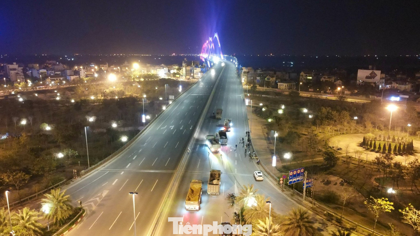Khung giờ cấm sẽ bắt đầu từ 0h đến 4h sáng hôm sau. Việc cấm này đã được Sở GTVT Hà Nội cùng với các đơn vị tư vấn tính toán kỹ về lưu lượng phương tiện qua lại vào ban đêm và thời gian thử tải, kiểm định cầu.