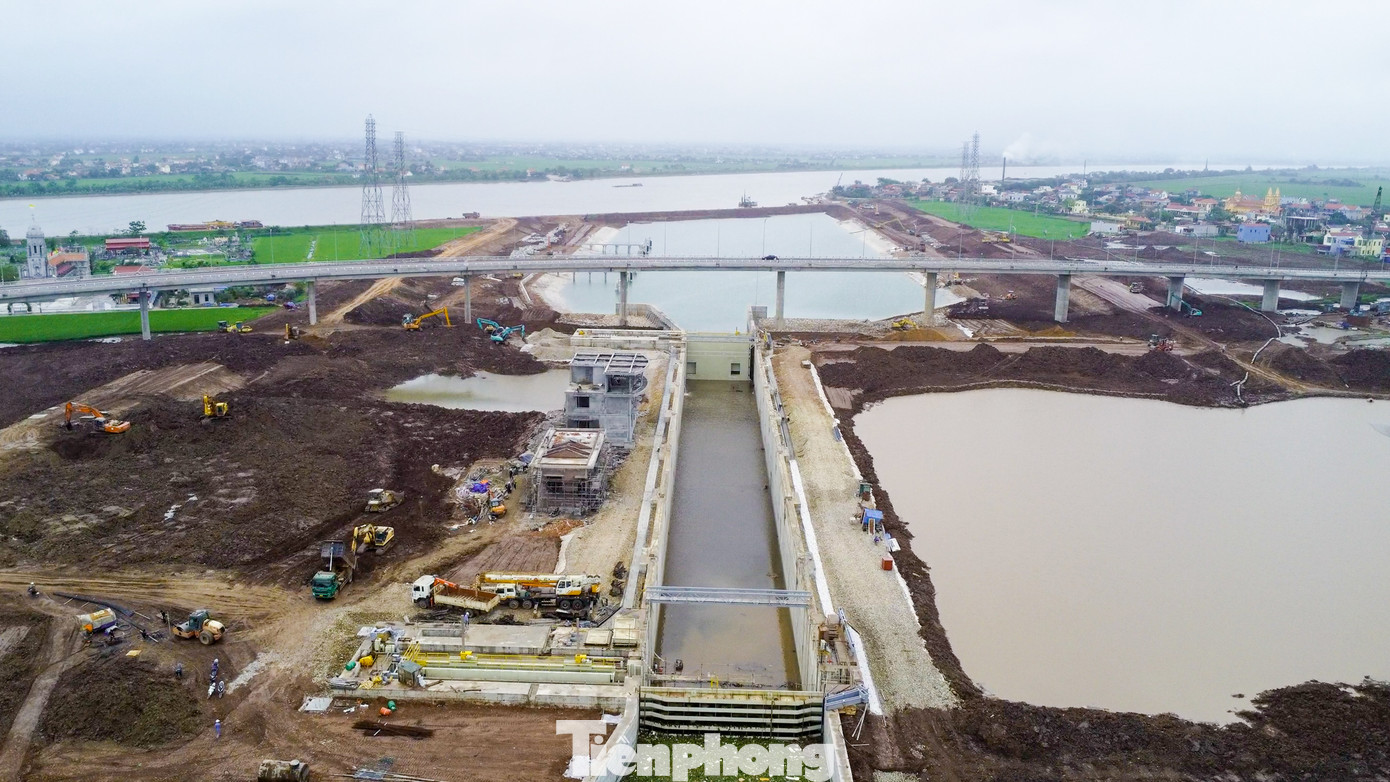 Sau khi hoàn thành dự án sẽ đáp ứng tàu trọng tải 2.000 - 3.000 tấn, giúp giảm chi phí vận tải và tăng tốc độ lưu thông hàng hóa trên mạng lưới đường thủy miền Bắc.