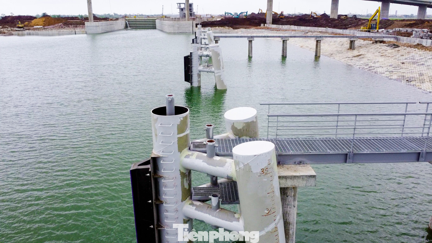 Dự án nhằm kết nối tuyến vận tải ven biển phía Bắc với các cảng thủy trên sông Đáy, khu vực Nam Định, Ninh Bình qua cửa biển Lạch Giang, giúp rút ngắn 20% thời gian hành trình phương tiện thủy từ các tỉnh ven biển đến Ninh Bình và theo chiều ngược lại.