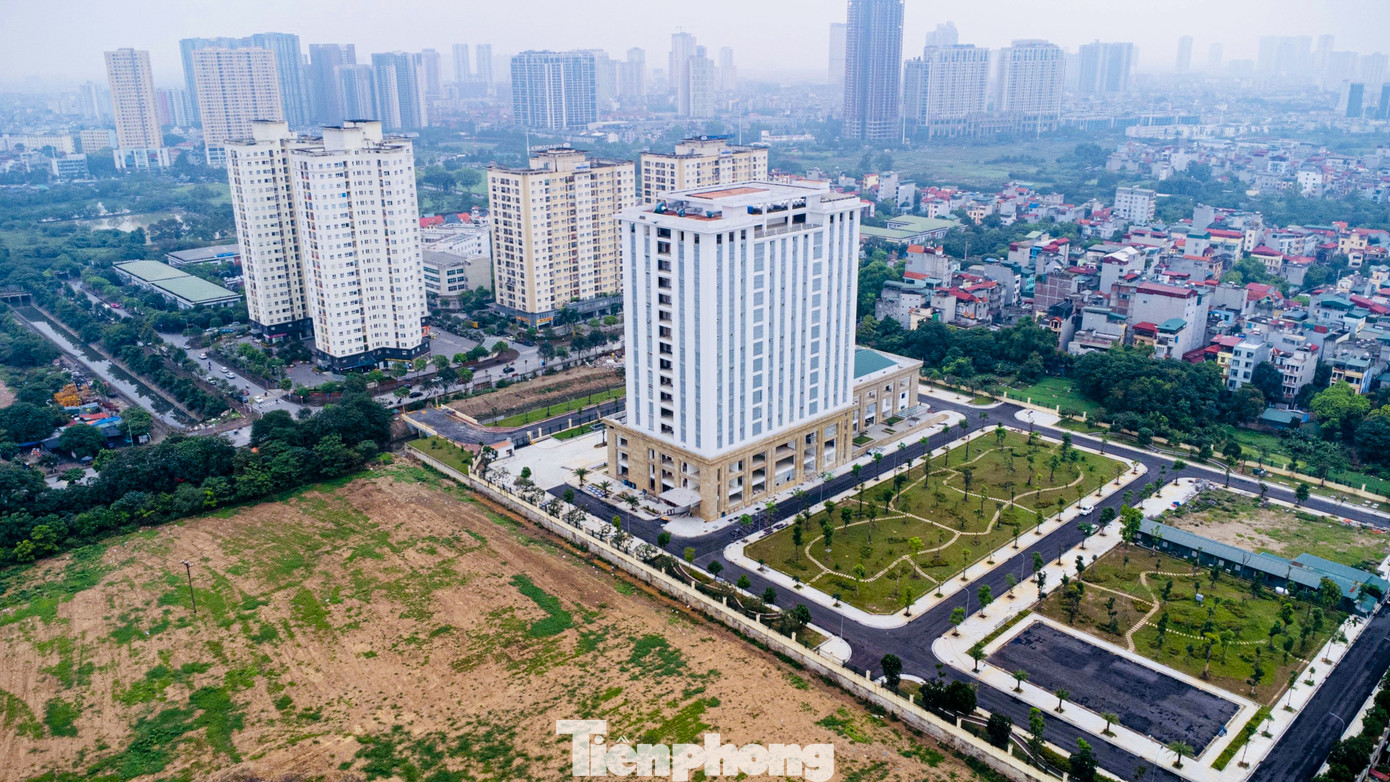 Giai đoạn 2023 - 2025, tại khu vực Mễ Trì sẽ chuẩn bị đầu tư xây dựng dự án trụ sở Bộ Nông nghiệp và Phát triển nông thôn. Trong hình là công trình trụ sở Bảo hiểm xã hội Việt Nam sẽ được hoàn thành đưa vào sử dụng.