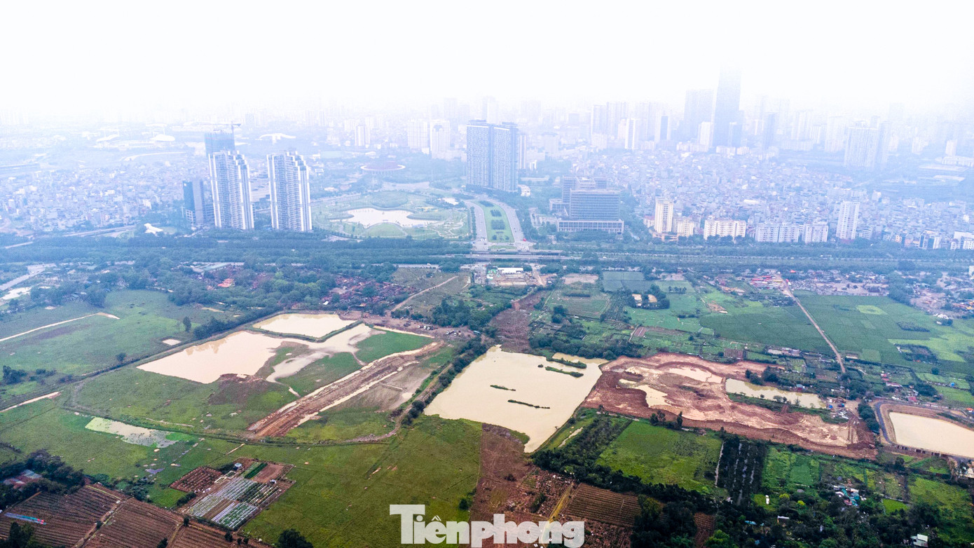 Trụ sở làm việc ở đây dự kiến được thiết kế cao 17 - 25 tầng, giáp với đại lộ Thăng Long và đường Lê Quang Đạo kéo dài. Các công trình dịch vụ được thiết kế cao 3 - 5 tầng. Hệ thống tầng hầm từ 2 - 5 tầng.