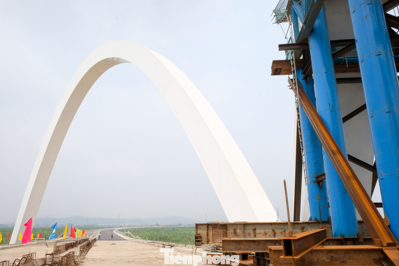 Dự án cầu Phật Tích - Đại Đồng Thành ở Bắc Ninh có chiều dài hơn 1,5km với tổng mức đầu tư hơn 1.900 tỷ đồng. Dự án sẽ được thông xe vào cuối tháng 6/2023.