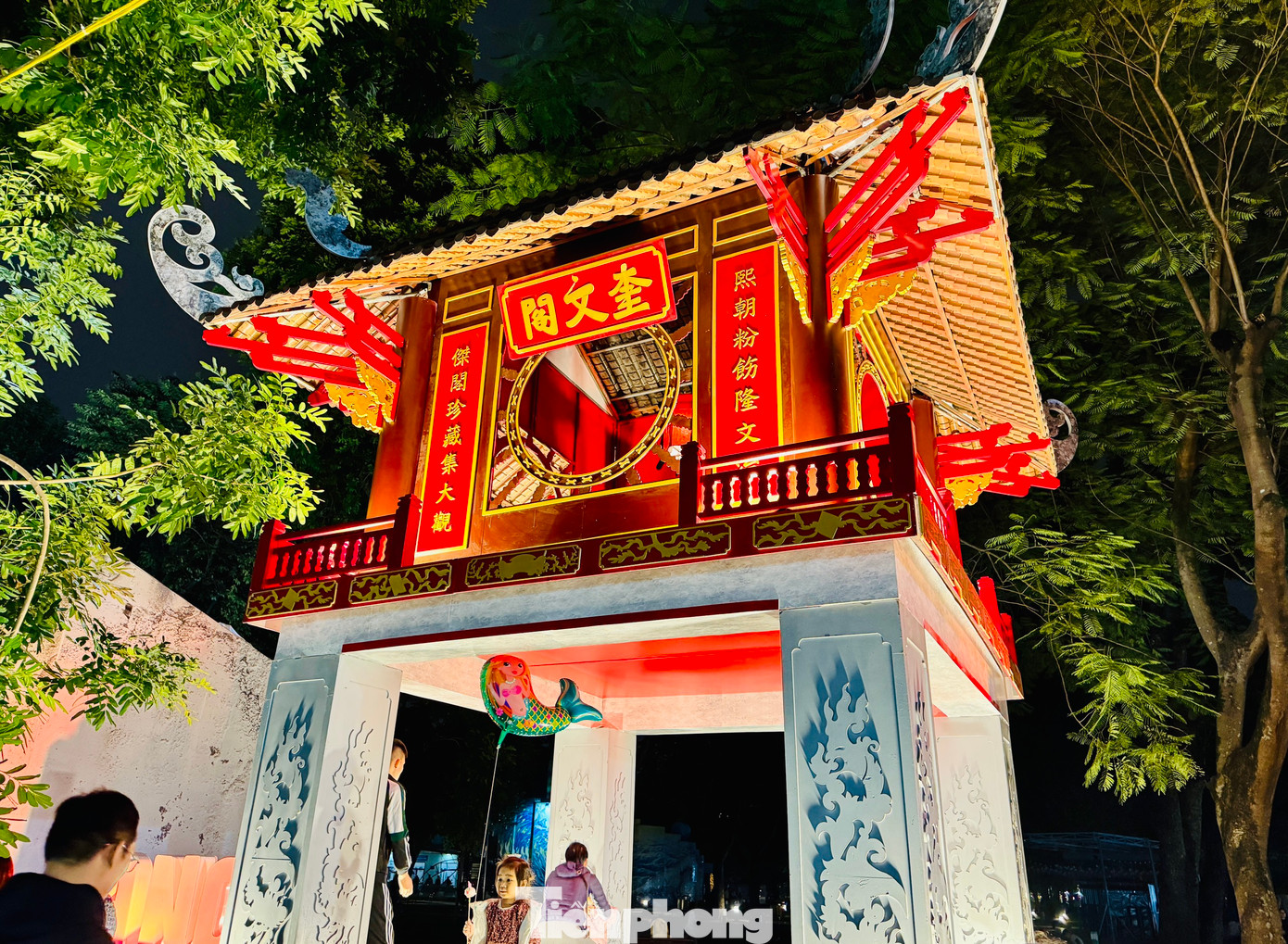 Gần 80 gian hàng của lễ hội chia thành 3 khu vực nhằm giới thiệu, trưng bày các món ăn đặc sắc đón khách ghé thăm.