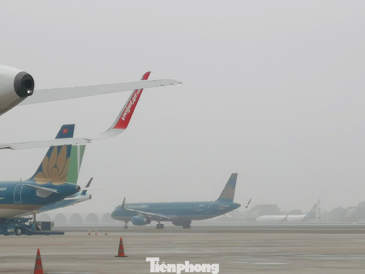 Trao đổi với PV Tiền Phong, đại diện Cảng Hàng không Quốc tế (HKQT) Nội Bài khẳng định mọi hoạt động của sân bay vẫn diễn ra bình thường trong ngày hôm nay. Trao đổi với PV Tiền Phong, đại diện Cảng Hàng không Quốc tế (HKQT) Nội Bài khẳng định mọi hoạt động của sân bay vẫn diễn ra bình thường trong ngày hôm nay.