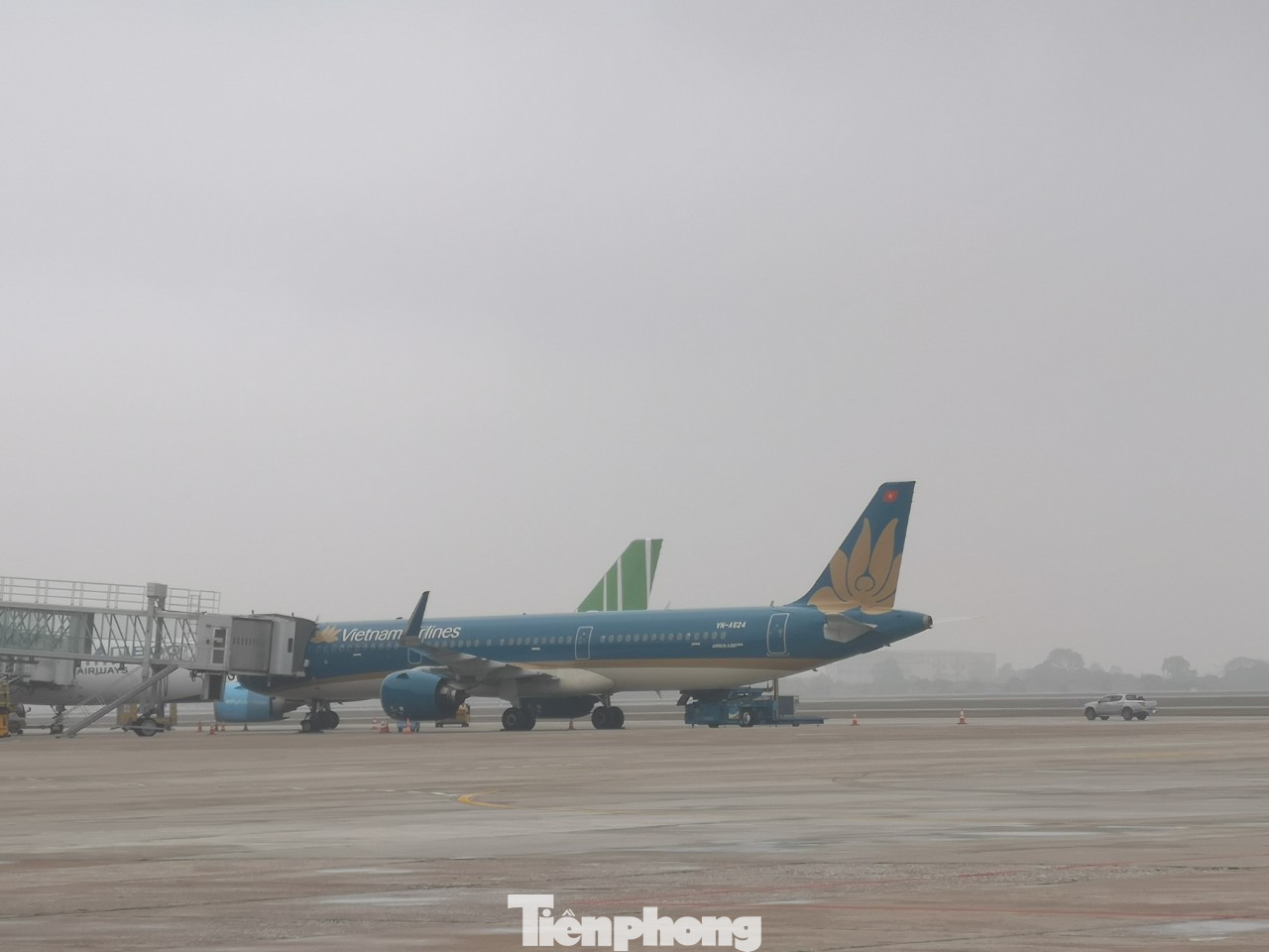 Tuy thời tiết tại sân bay Nội Bài có xuất hiện mù nhưng không ảnh hưởng gì đến hoạt động của sân bay. Hôm nay chưa có chuyến bay nào phải hủy vì điều kiện thời tiết. Tuy thời tiết tại sân bay Nội Bài có xuất hiện mù nhưng không ảnh hưởng gì đến hoạt động của sân bay. Hôm nay chưa có chuyến bay nào phải hủy vì điều kiện thời tiết.