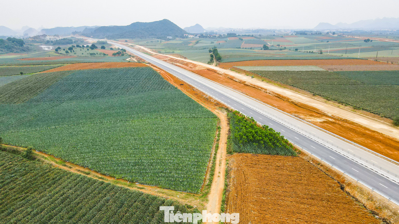 Để duy trì tiến độ và đảm bảo các phần việc hiện trên toàn dự án đang triển khai 90 mũi thi công tại 5 gói thầu. Giá trị sản lượng thực hiện đến nay đạt hơn 6.000 tỷ đồng, tương đương 84% giá trị xây lắp theo hợp đồng.