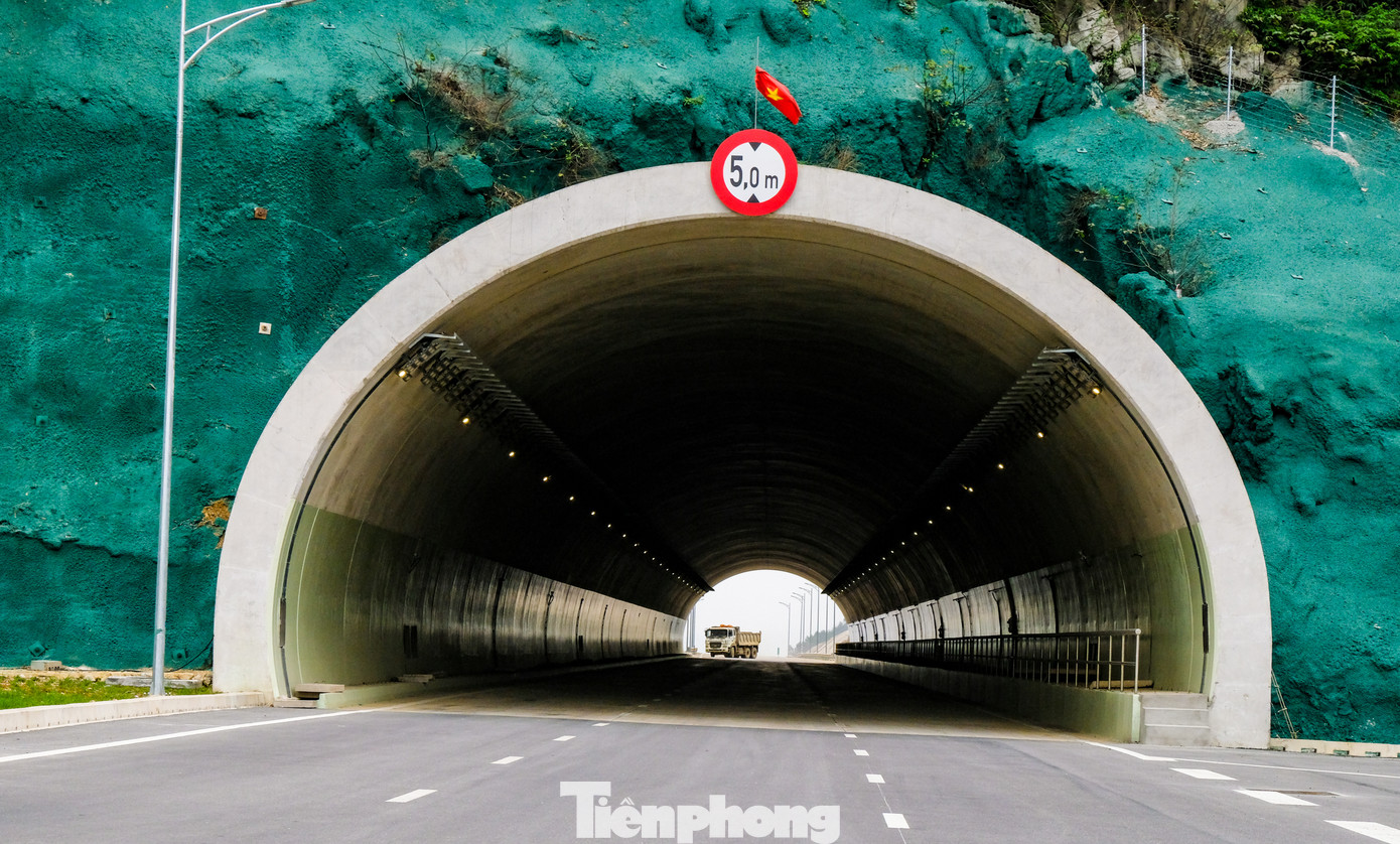 Công trình hầm xuyên núi Tam Điệp với chiều dài 245 m trị giá hơn 1.600 tỷ đồng thuộc gói thầu số 10-XL đã hoàn thành 100% khối lượng công việc.