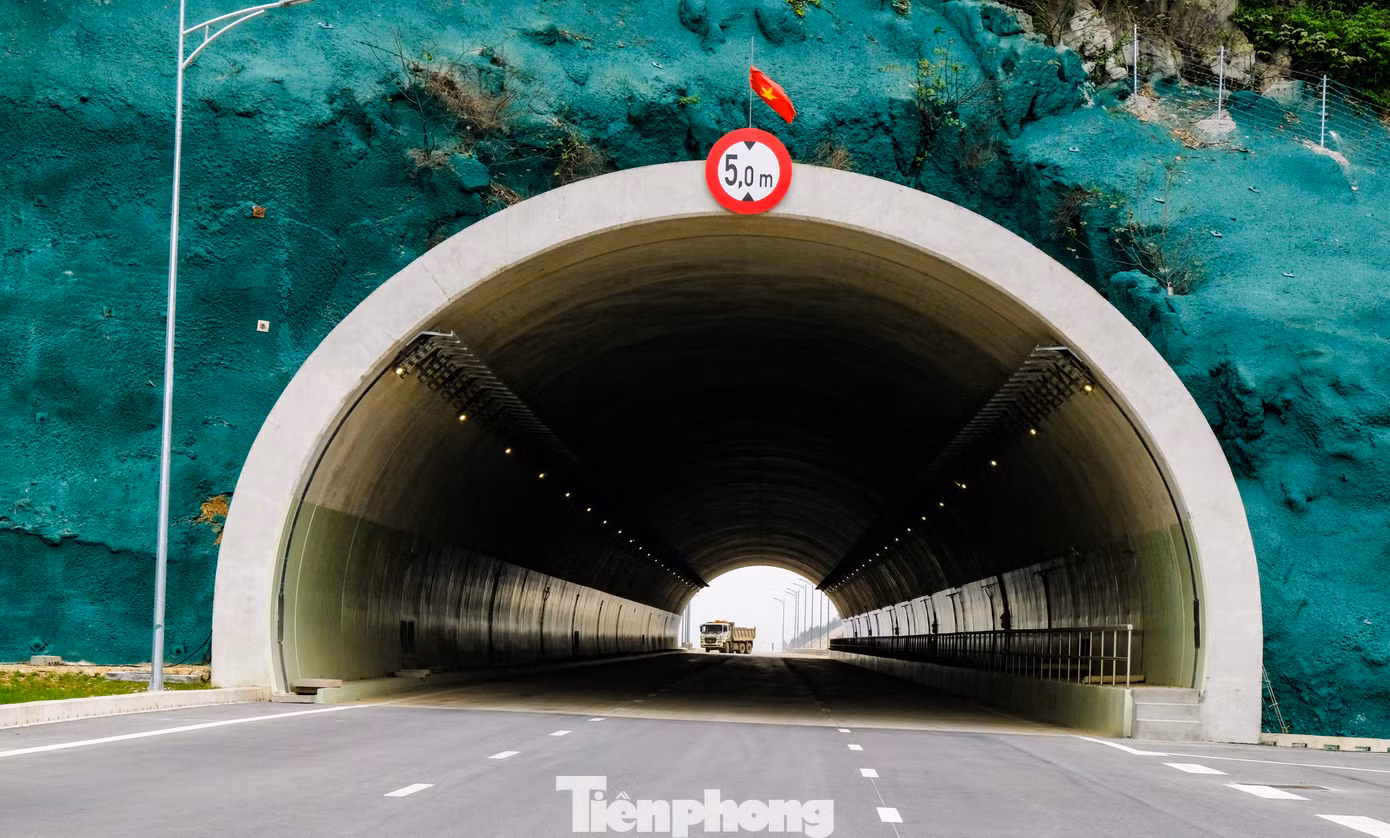 Công trình hầm xuyên núi Tam Điệp với chiều dài 245 m trị giá hơn 1.600 tỷ đồng thuộc gói thầu số 10-XL đã hoàn thành 100% khối lượng công việc.