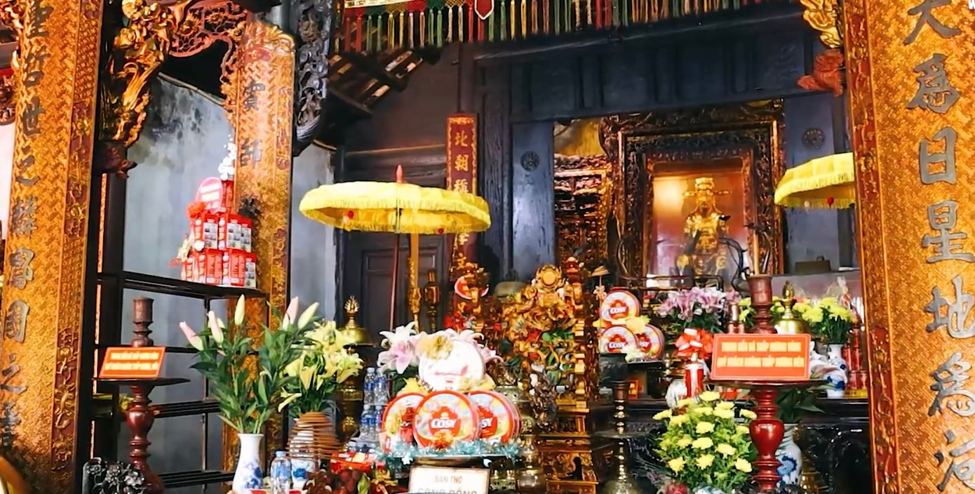 Ngôi đền được thiết kế dựa trên nền nhà cũ của Trạng Trình và đặt ngay chính giữa là tượng và bài vị của Trạng Trình Nguyễn Bỉnh Khiêm