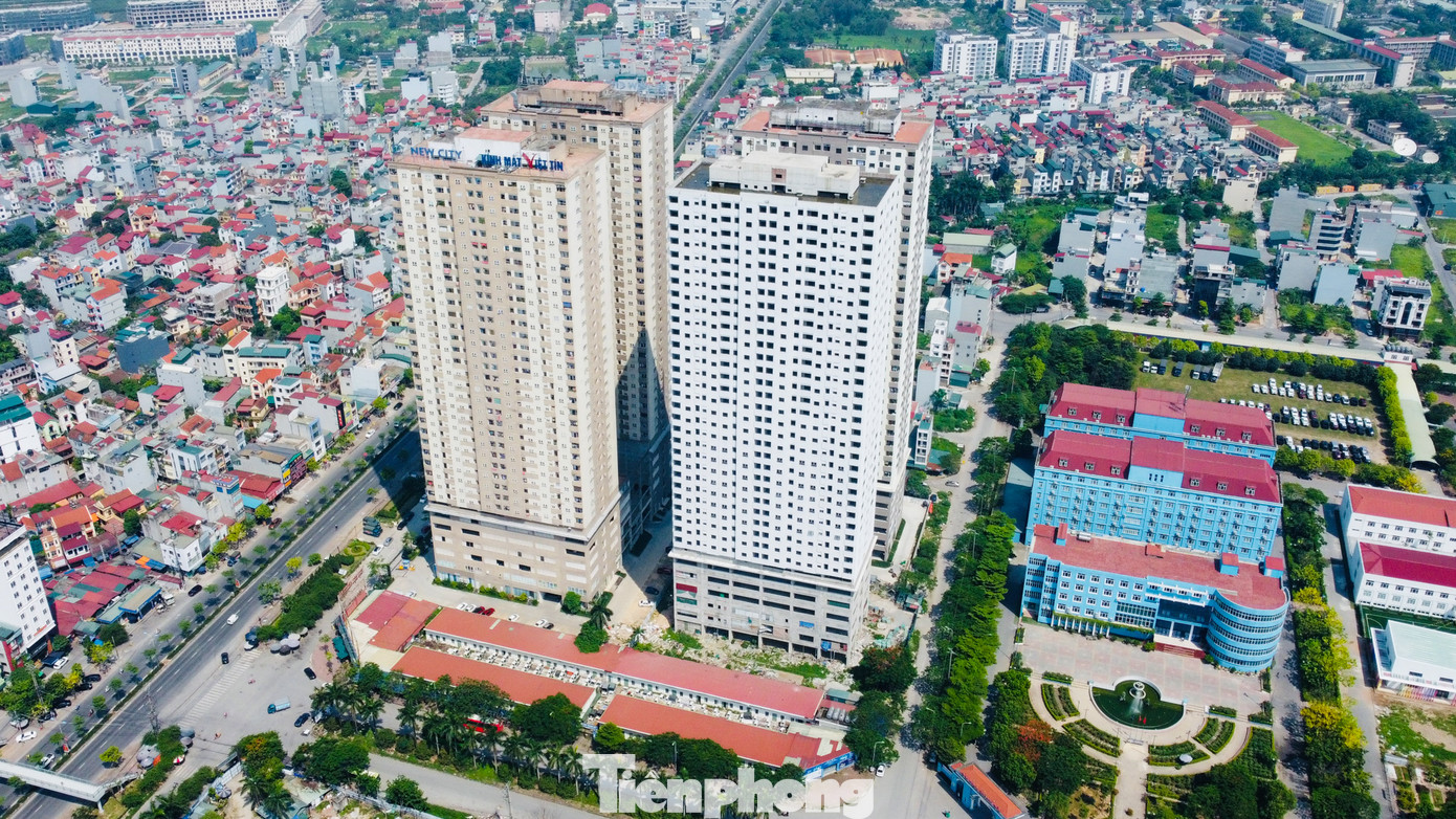 Dự án tổ hợp nhà ở xã hội và dịch vụ thương mại AZ Thăng Long nằm ở xã Kim Chung, huyện Hoài Đức, Hà Nội.