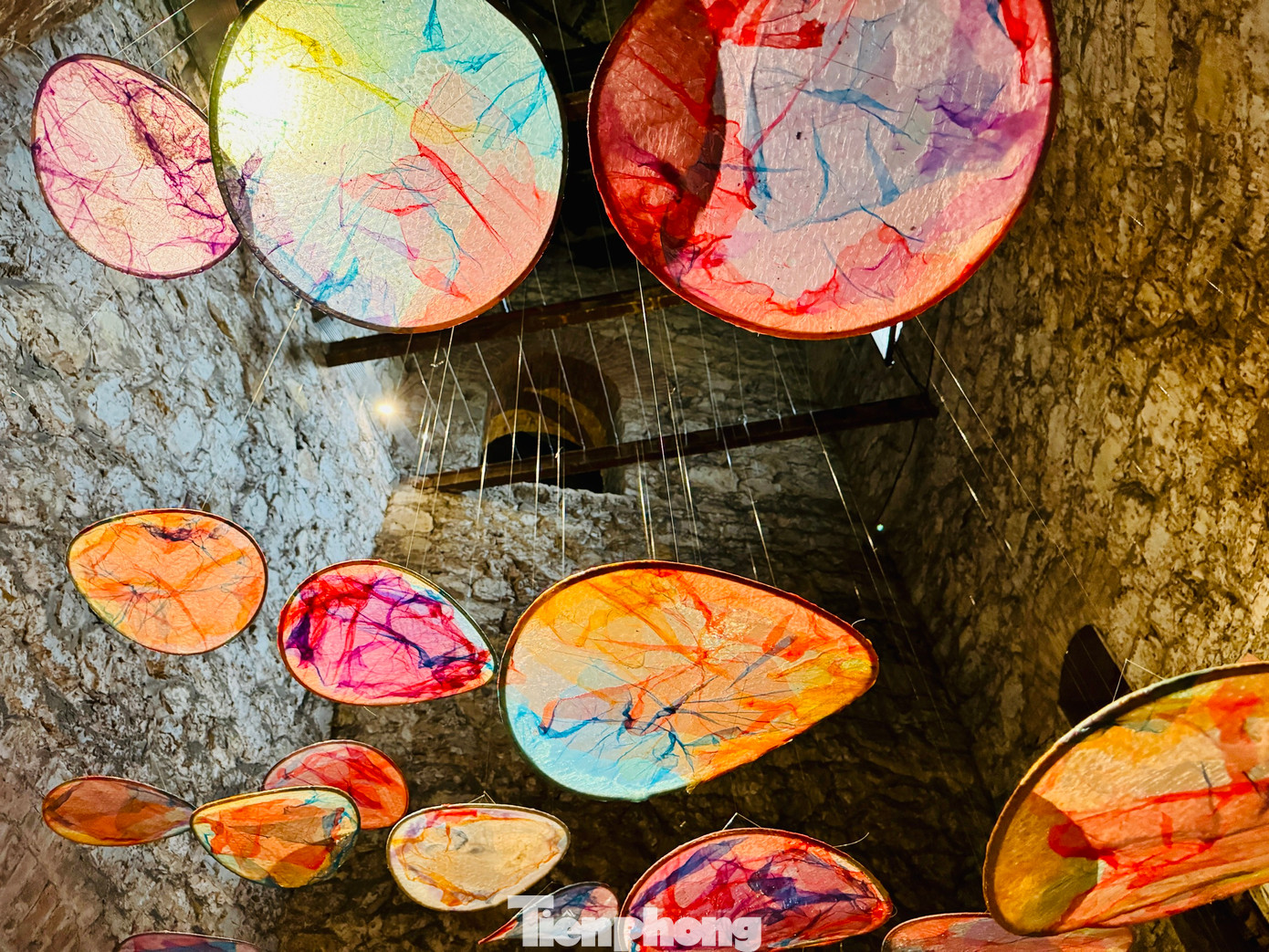 Triển lãm Pavilion gồm hệ sắp đặt âm thanh với không gian tháp nước Hàng Đậu tái hiện lại những âm thanh của nước trong tự nhiên, đưa công chúng tới những chiều không gian tiềm thức trong bản thể. Từ đó, kết nối con người với môi trường sống mà hàng tỷ năm chúng ta từng gắn kết để tạo nên sự sống.