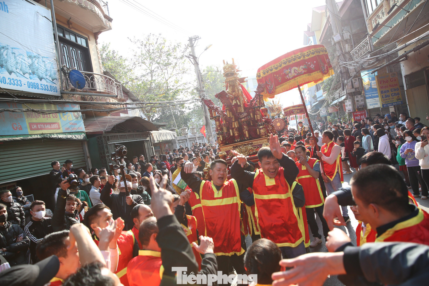 Ngày 25/1 (mùng 4 Tết), người dân làng Đồng Kỵ (Từ Sơn, Bắc Ninh) mở hội rước pháo. Ngày 25/1 (mùng 4 Tết), người dân làng Đồng Kỵ (Từ Sơn, Bắc Ninh) mở hội rước pháo.