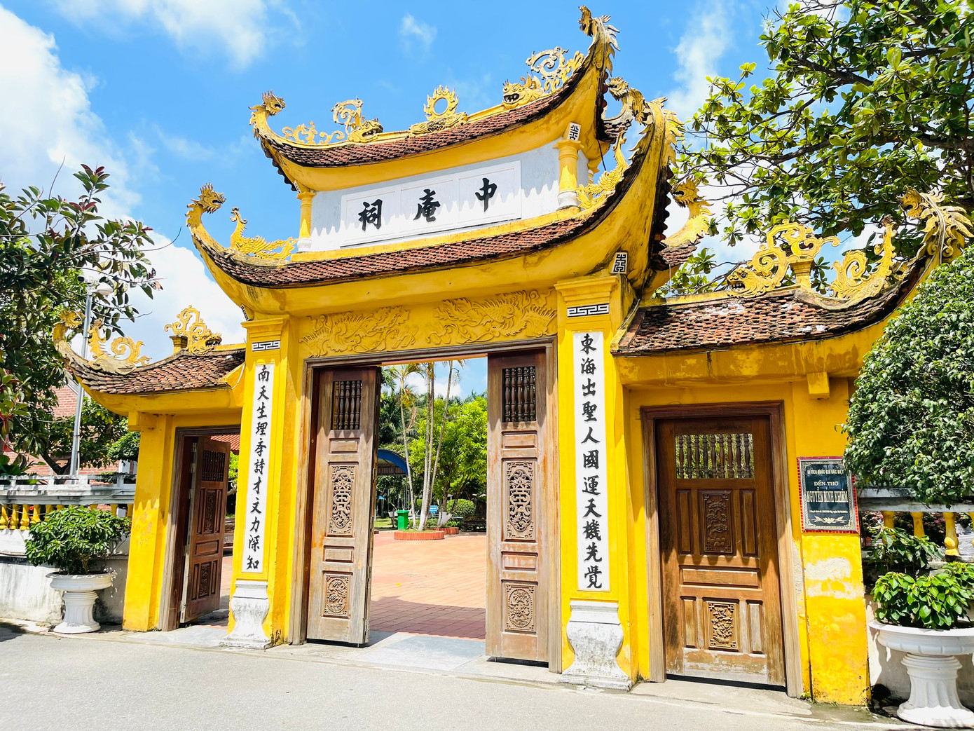 Khu di tích Trạng trình Nguyễn Bỉnh Khiêm được thiết kế với tổng cộng 9 hạng mục đặc sắc, là một địa điểm du lịch văn hóa tâm linh nổi tiếng của Hải Phòng. (Ảnh: Trọng Tài) Khu di tích Trạng trình Nguyễn Bỉnh Khiêm được thiết kế với tổng cộng 9 hạng mục đặc sắc, là một địa điểm du lịch văn hóa tâm linh nổi tiếng của Hải Phòng. (Ảnh: Trọng Tài)