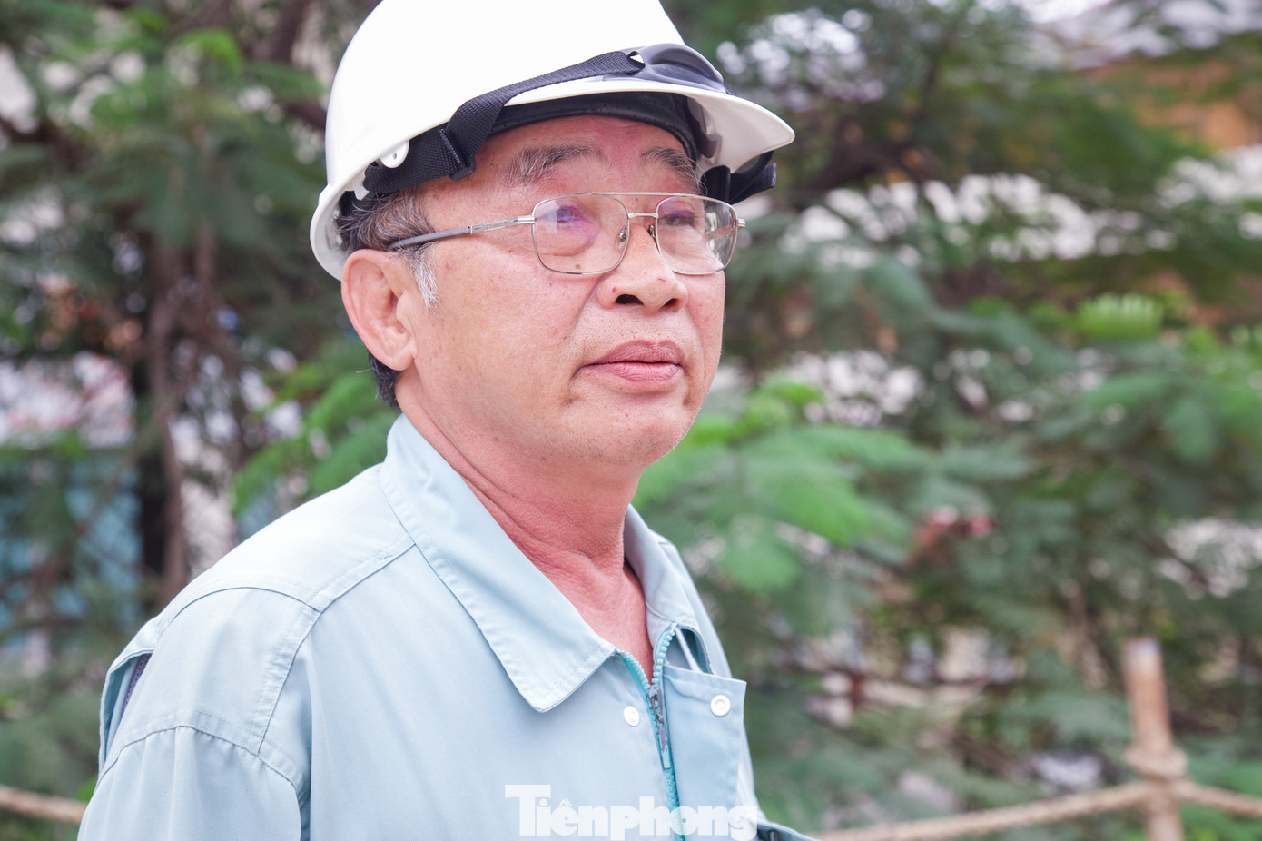 Trao đổi với PV báo Tiền Phong, ông Nguyễn Hà Bắc - Chỉ huy trưởng công trường cho biết: "Theo như tiến độ mới chúng tôi xây dựng cố gắng đến ngày 30/6 sẽ thông xe. Hàng ngày chúng tôi đang huy động nhân sự tối đa làm 3 ca liên tục, mỗi ca khoảng 45 người".