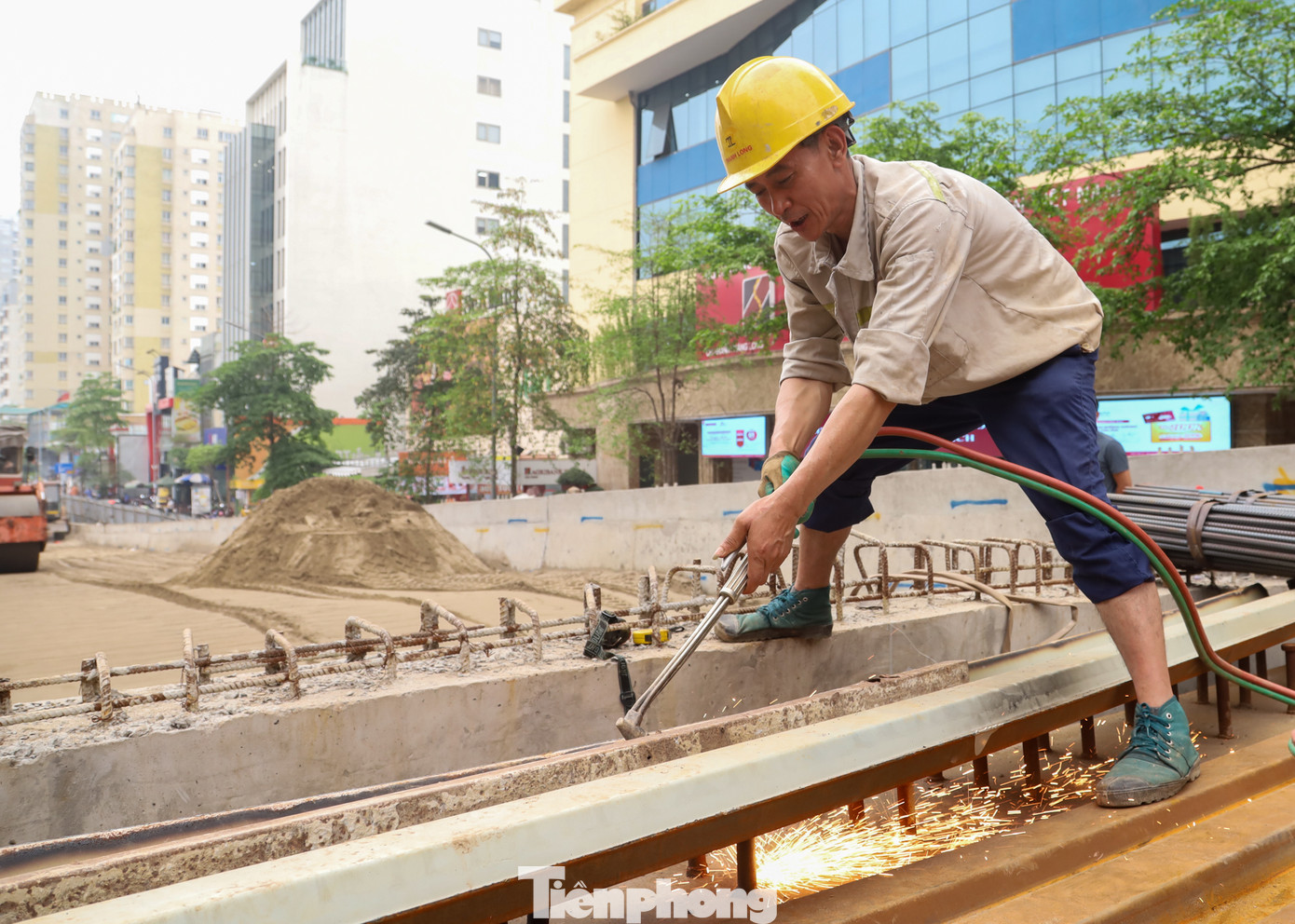 Dự kiến sau khi cầu vượt được thi công xong, phương tiện từ Chùa Bộc đi Phạm Ngọc Thạch và ngược lại sẽ đi trên cầu vượt, giảm ùn tắc cho nút giao bên dưới.