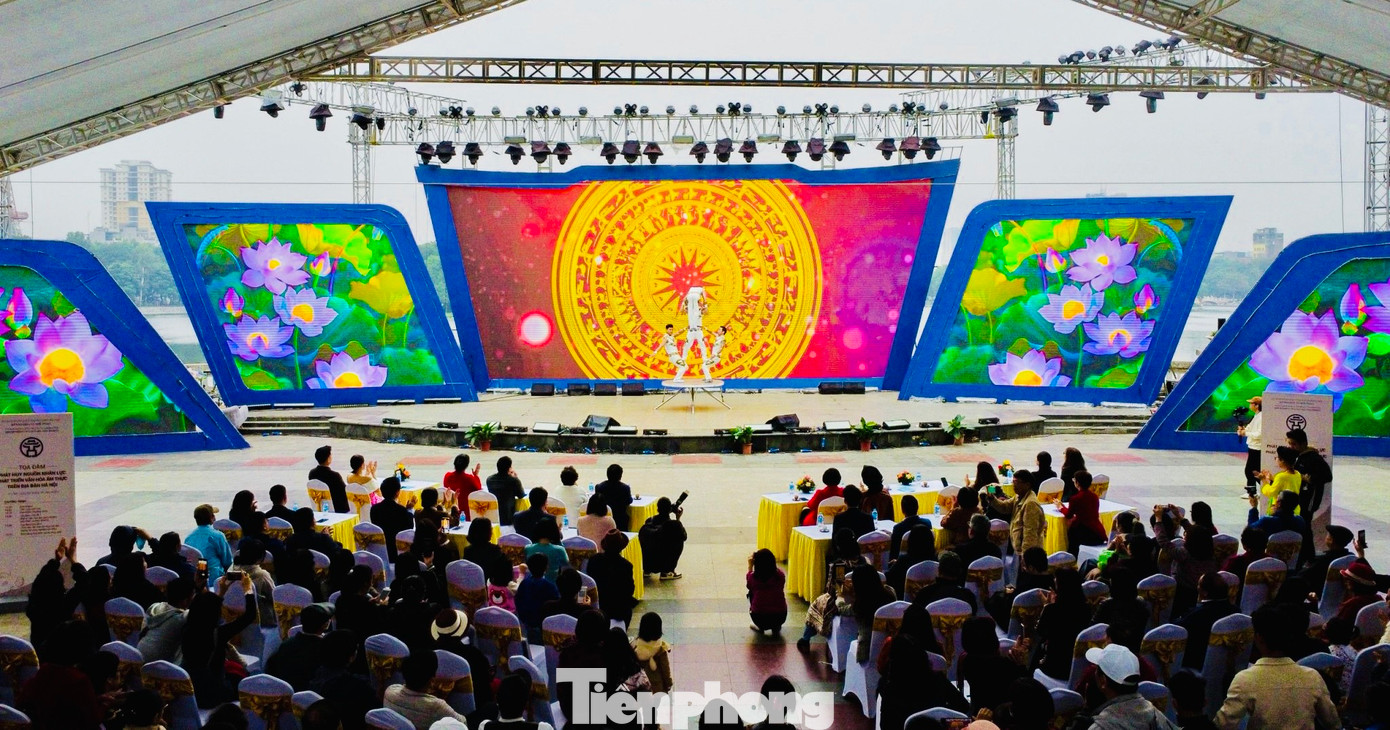 Trong khuôn khổ lễ hội Văn hóa ẩm thực Hà Nội 2023 còn có các hoạt động như triển lãm ảnh, trò chơi dân gian, giao lưu văn hóa, văn nghệ.