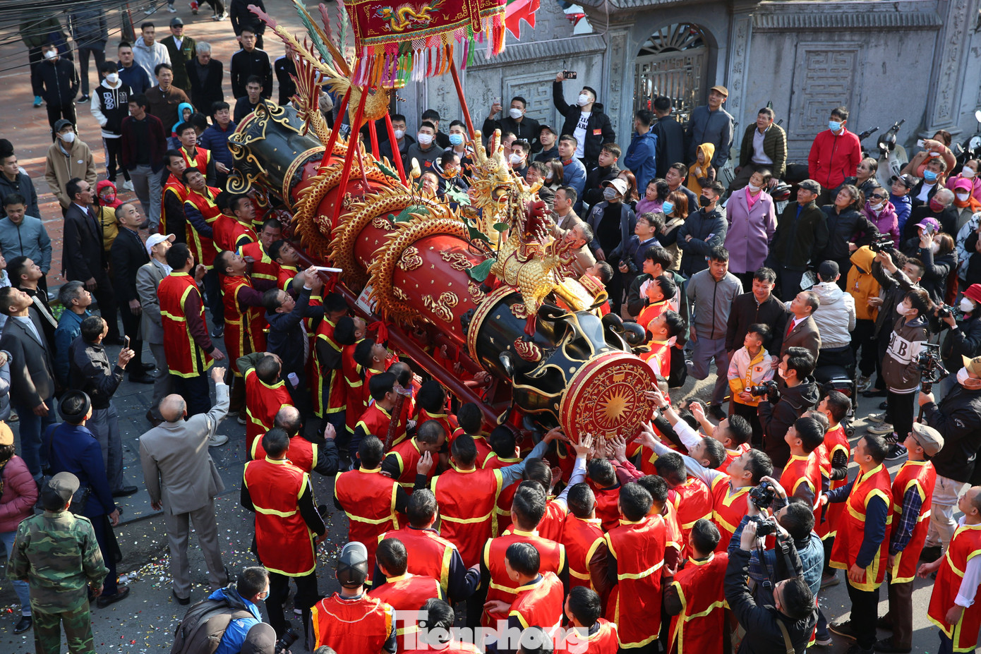 Lễ hội rước pháo Đồng Kỵ (diễn ra từ mùng 4,5,6 tháng Giêng Âm lịch) là một trong những lễ hội giàu bản sắc truyền thống của vùng đất Bắc Ninh, khởi đầu cho mùa xuân mới hàng năm. Lễ hội rước pháo Đồng Kỵ (diễn ra từ mùng 4,5,6 tháng Giêng Âm lịch) là một trong những lễ hội giàu bản sắc truyền thống của vùng đất Bắc Ninh, khởi đầu cho mùa xuân mới hàng năm.