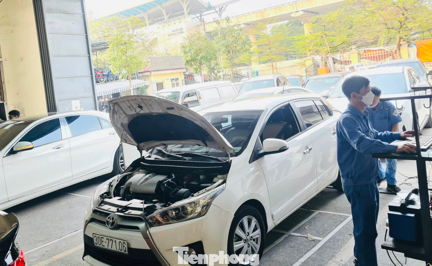 Mới đây, ngành đăng kiểm đã phải huy động cả cán bộ bị khởi tố được tại ngoại đi làm vì năng lực kiểm định hiện chỉ đạt trên 50% số lượng phương tiện có nhu cầu.