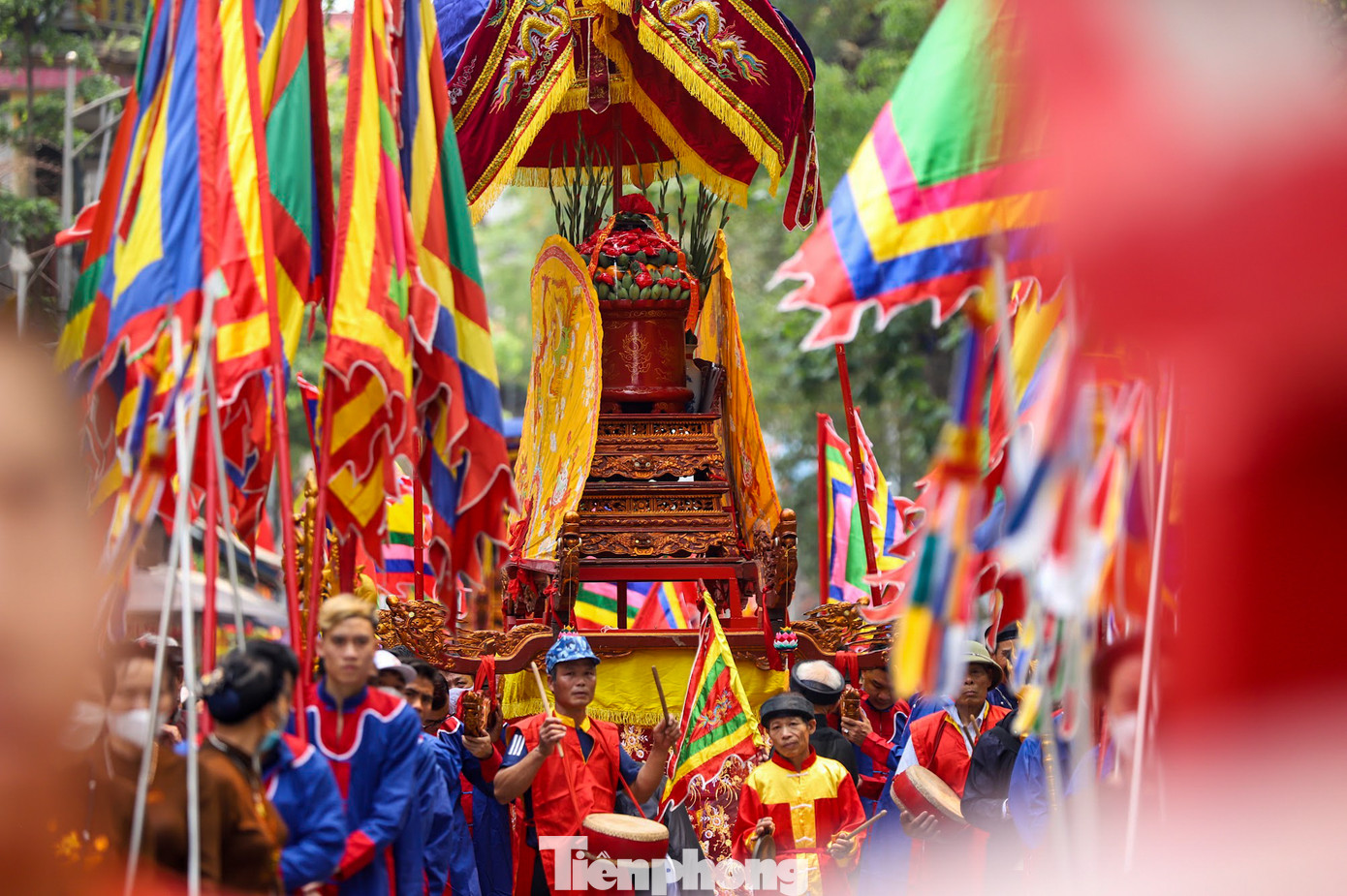 Lễ hội chùa Thầy bao gồm hai phần: Nghi lễ và các diễn xướng dân gian.