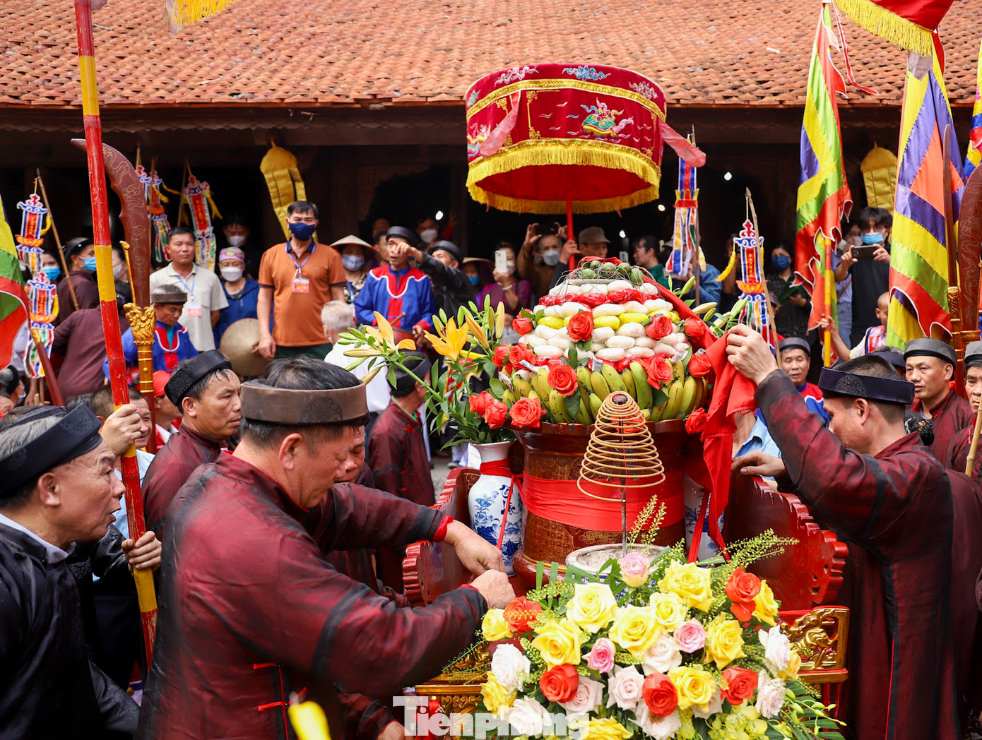 Lễ hội chùa Thầy diễn ra từ mùng 5 đến mùng 7 tháng Ba âm lịch hàng năm.