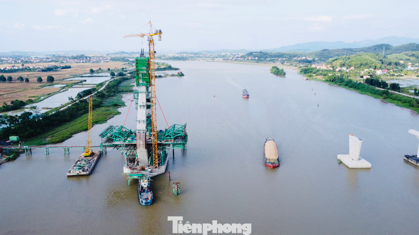 Dự án được khởi công tháng 6/2022 và dự kiến hoàn thành vào năm 2024. Cây cầu được kỳ vọng thúc đẩy lưu thông hàng hóa, phát triển du lịch, tạo điều kiện thu hút các nhà đầu tư vào các khu, cụm công nghiệp của tỉnh Bắc Giang.