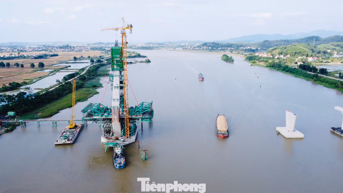 Dự án được khởi công tháng 6/2022 và dự kiến hoàn thành vào năm 2024. Cây cầu được kỳ vọng thúc đẩy lưu thông hàng hóa, phát triển du lịch, tạo điều kiện thu hút các nhà đầu tư vào các khu, cụm công nghiệp của tỉnh Bắc Giang.