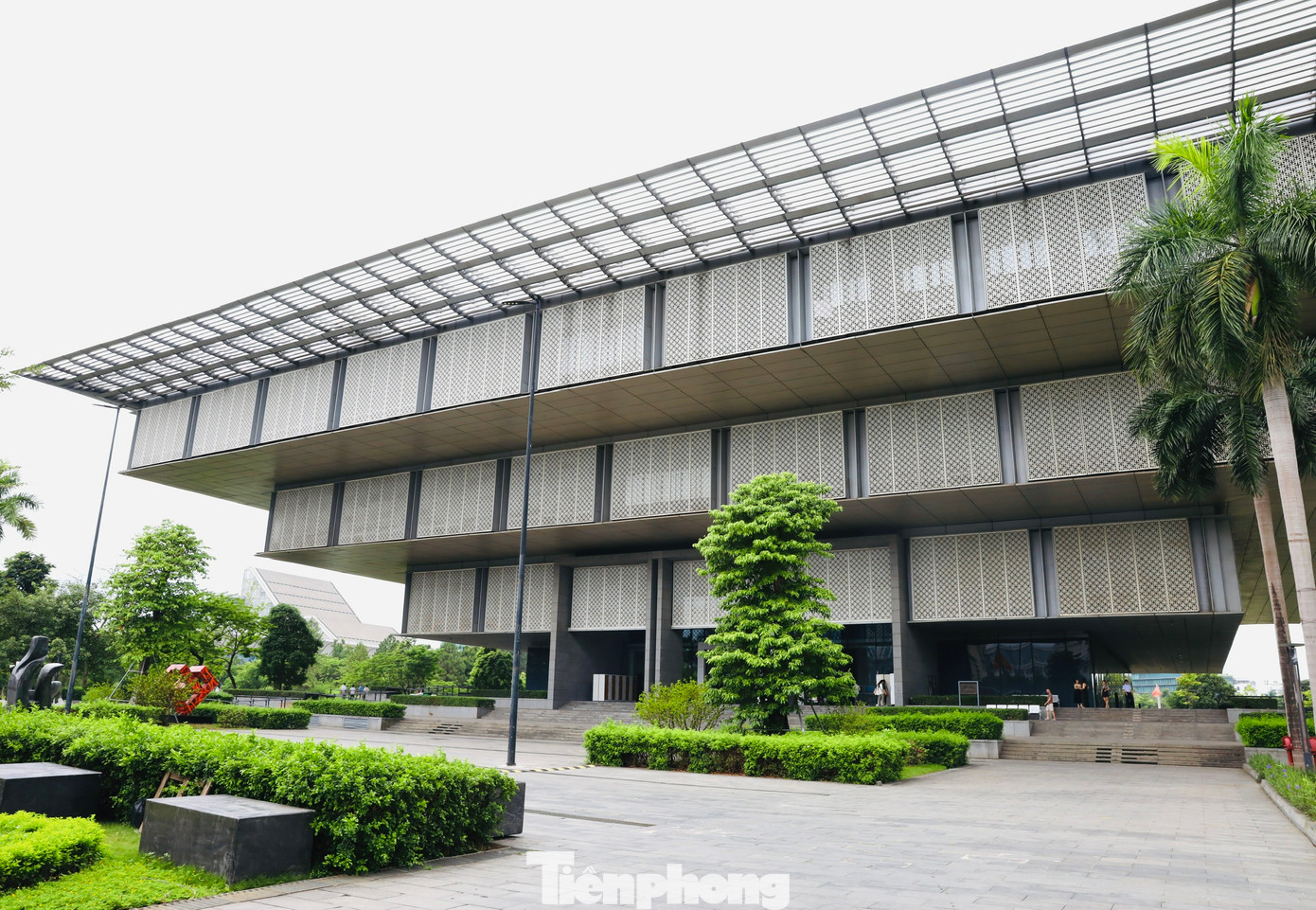 Đây là công trình hiện đại với mức chi phí xây dựng lên tới hơn 2.300 tỷ đồng. Năm 2010, công trình xây dựng nhà bảo tàng đã được khánh thành (giai đoạn 1) nhân dịp kỷ niệm 1.000 năm Thăng Long - Hà Nội.